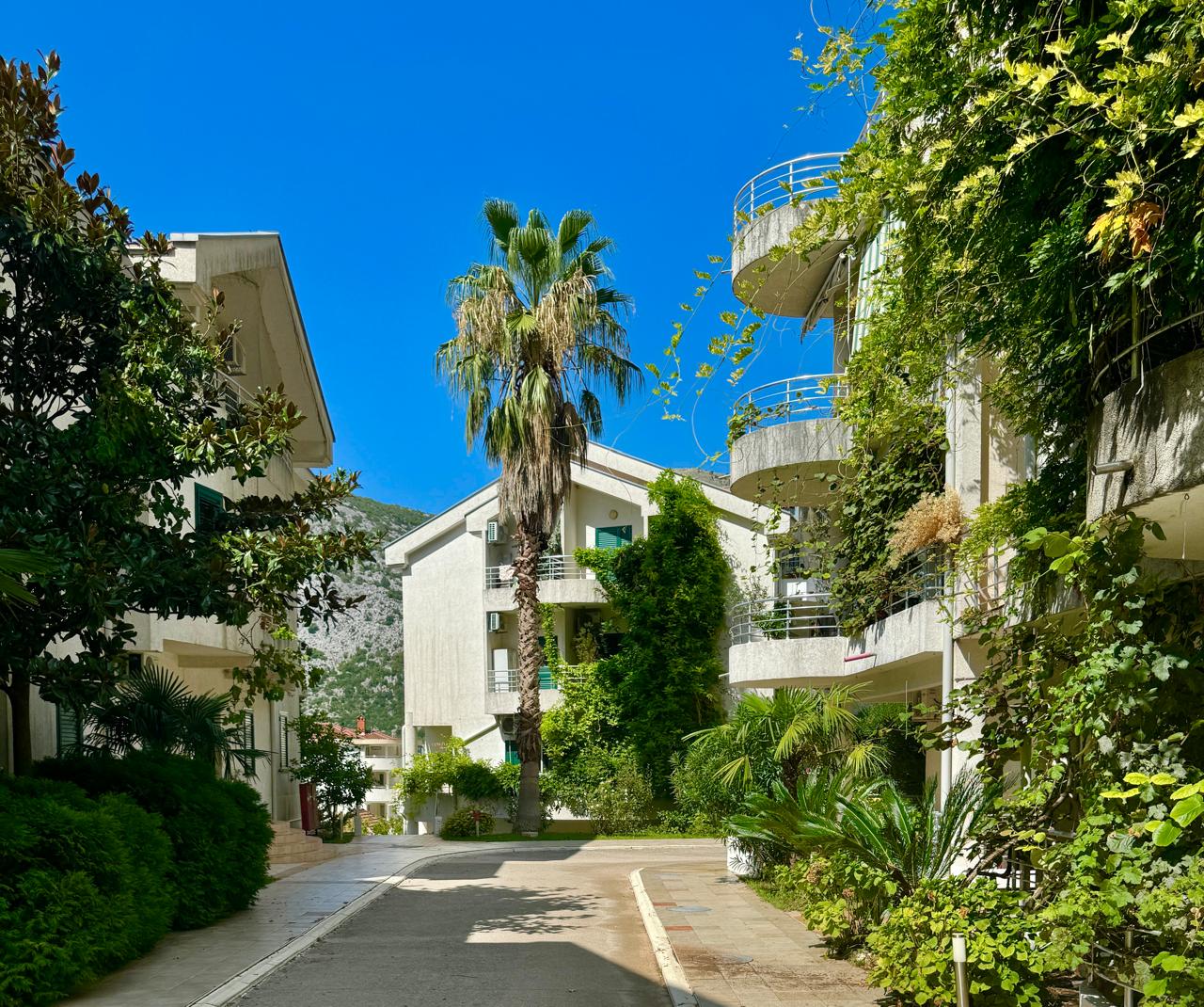 Risan Duplex Apartment – 130 m², Sea View & Pool, Montenegro – MRENB109