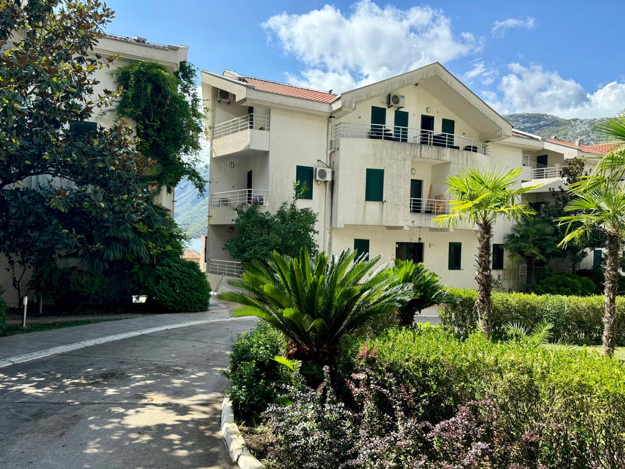 Risan Duplex Apartment – 130 m², Sea View & Pool, Montenegro – MRENB109