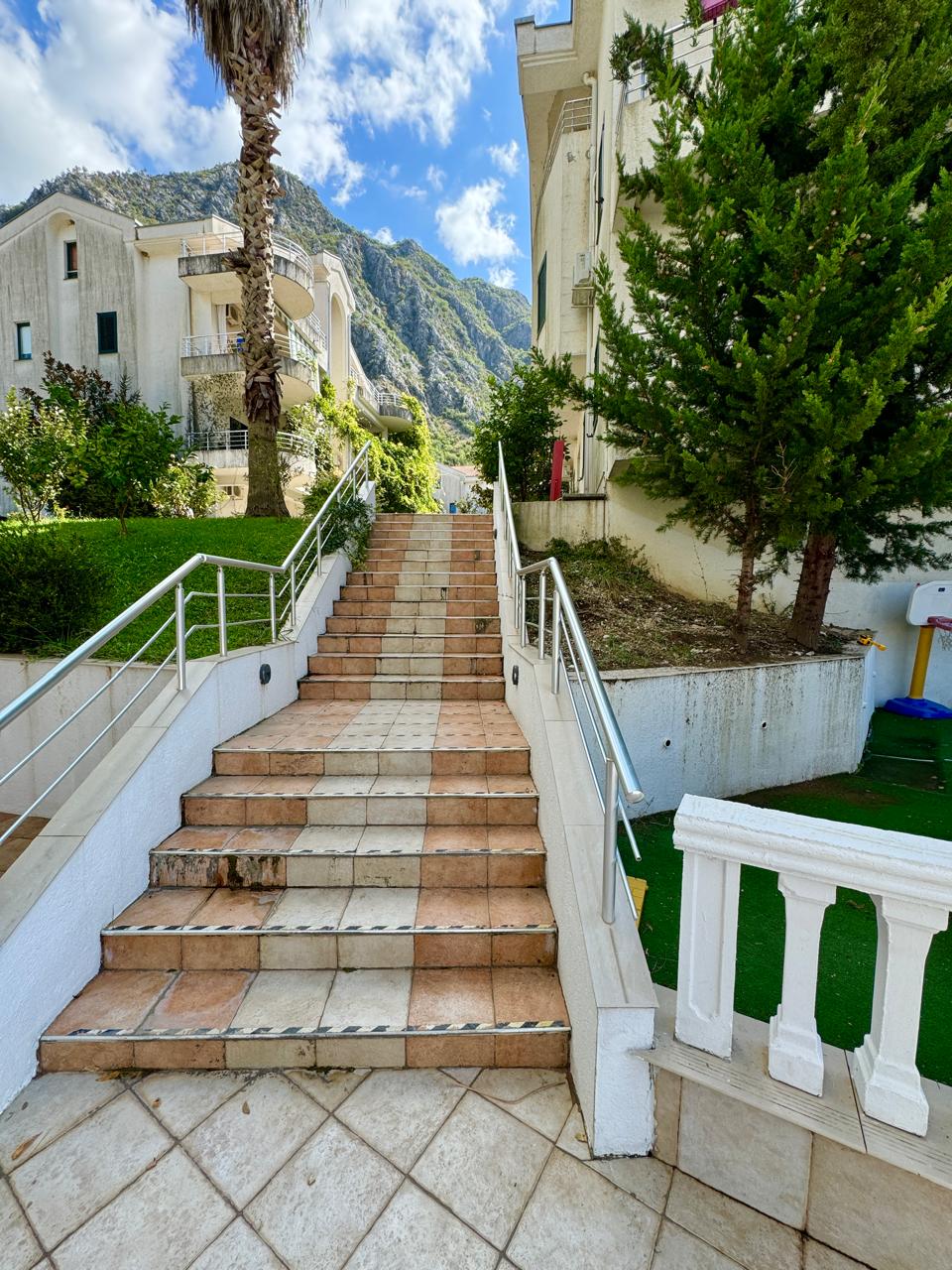 Risan Duplex Apartment – 130 m², Sea View & Pool, Montenegro – MRENB109