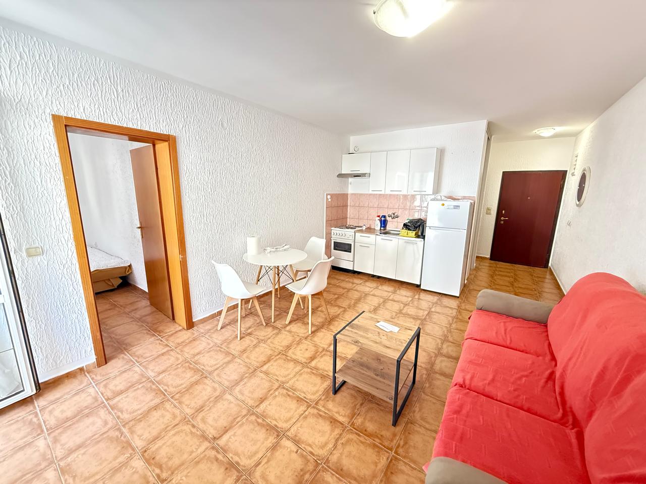 Sutomore Apartment – 43 m², 650 m to the Sea, Center Location, Montenegro – MREALE130