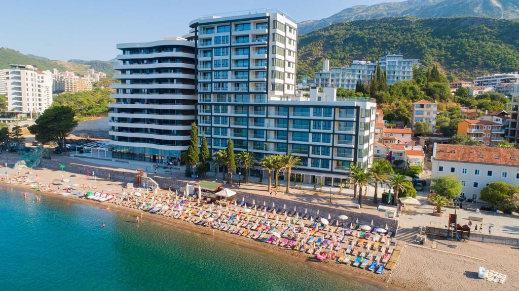 Luxury Seafront Apartments in Rafailovici – 107–136 m² Dream Homes, Montenegro – MRESR01