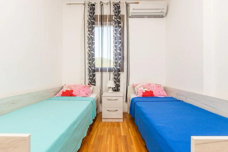 Sea View Apartment Podmaine Budva – 61 m², Furnished, Ideal, Montenegro – MRENB110