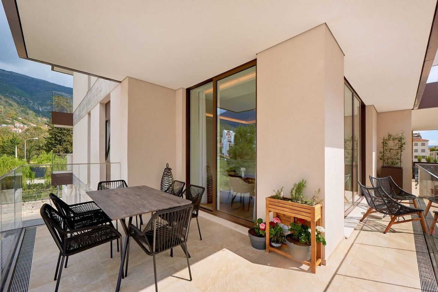 Porto Montenegro Sea View Apartment for Sale – 140 m² Luxury, Montenegro – MREMB1