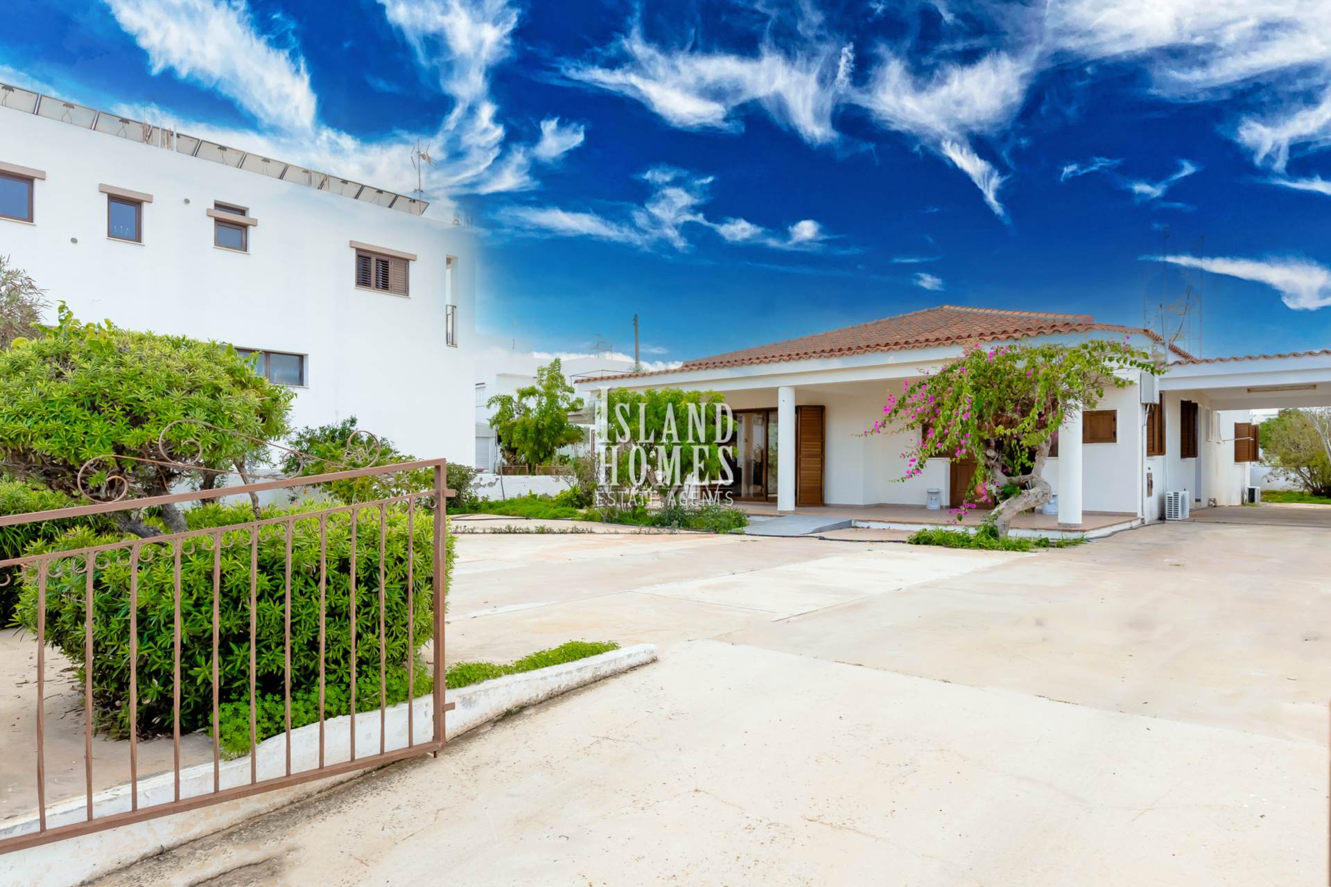 2 bedroom Bungalow in Deryneia, Famagusta, Cyprus – DeR193