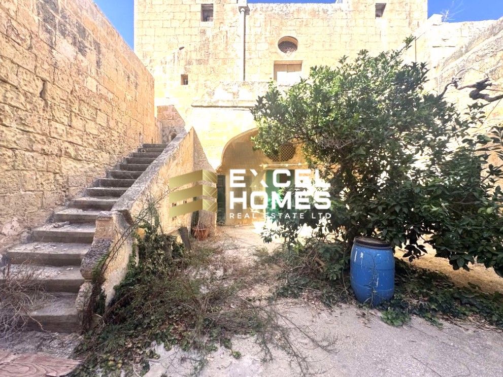 6 bedroom Character House in Gharghur, Malta – 65410