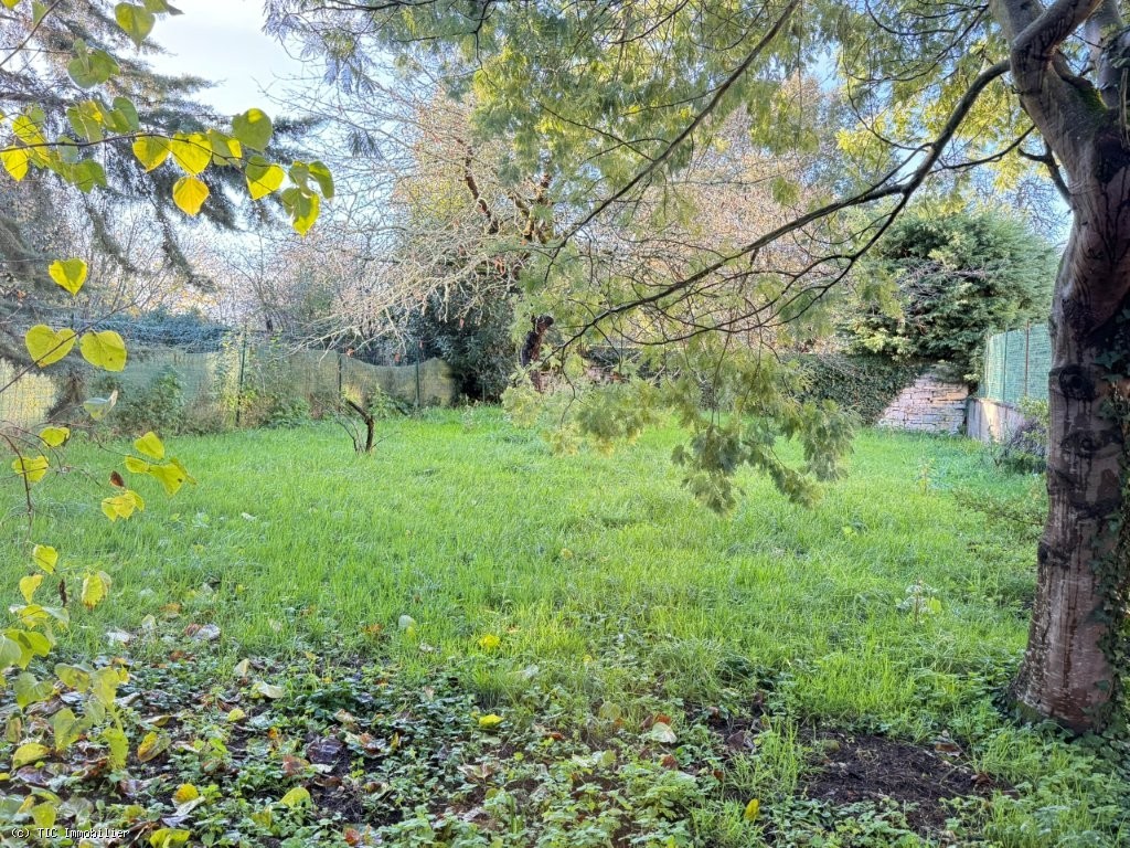 2 bedroom House in Mansle, France – r7405