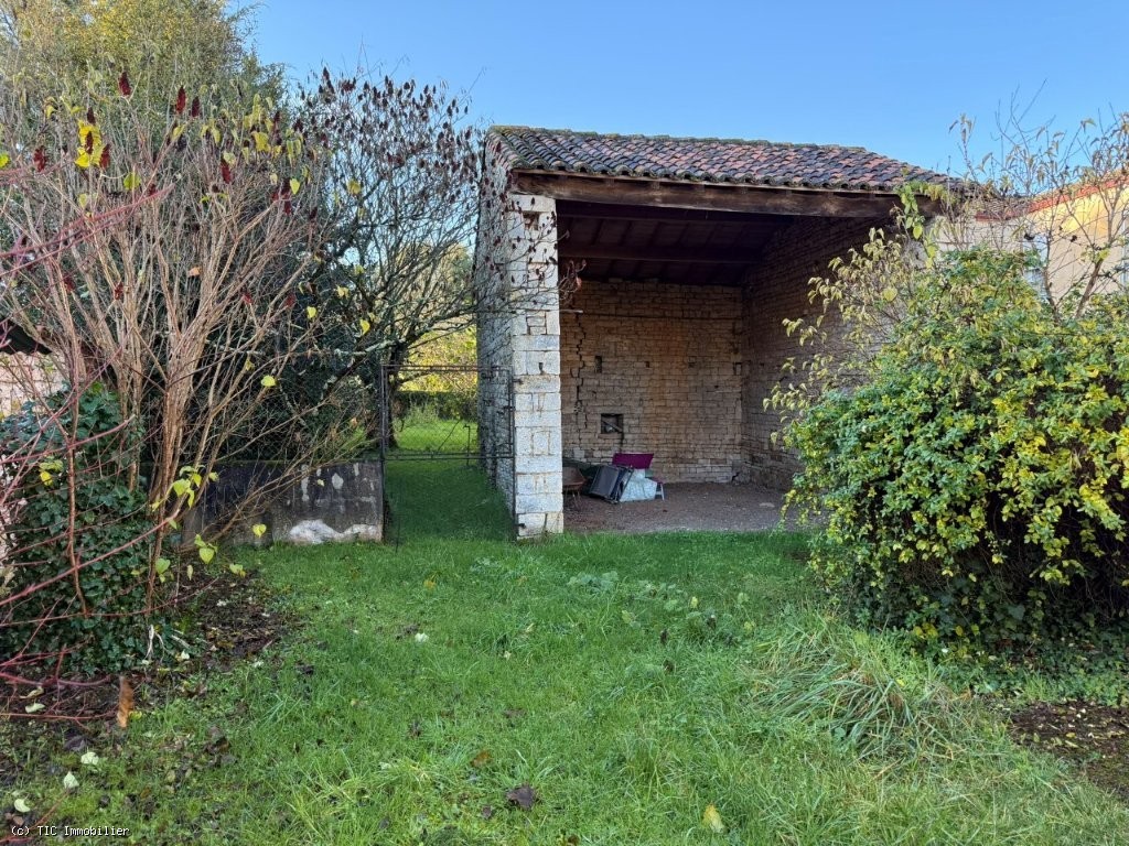 2 bedroom House in Mansle, France – r7405