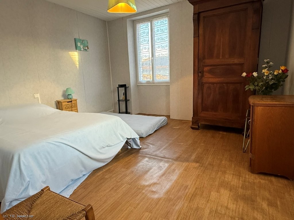 2 bedroom House in Mansle, France – r7405