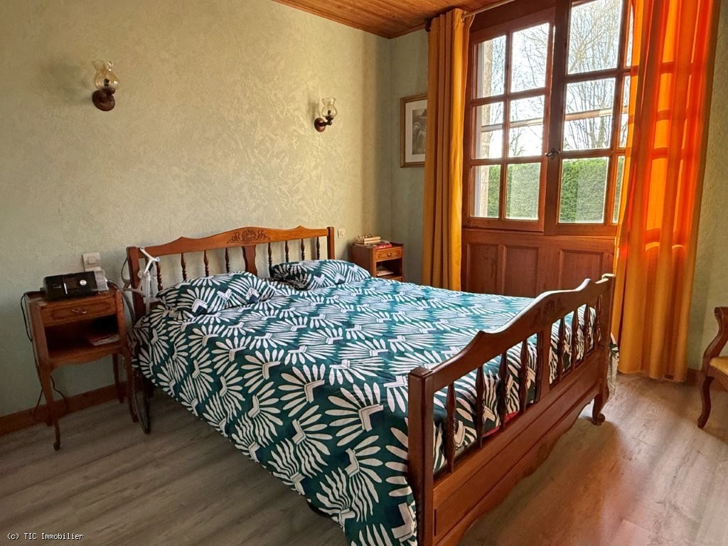 6 bedroom House in Verteuil-Sur-Charente, France – r7032