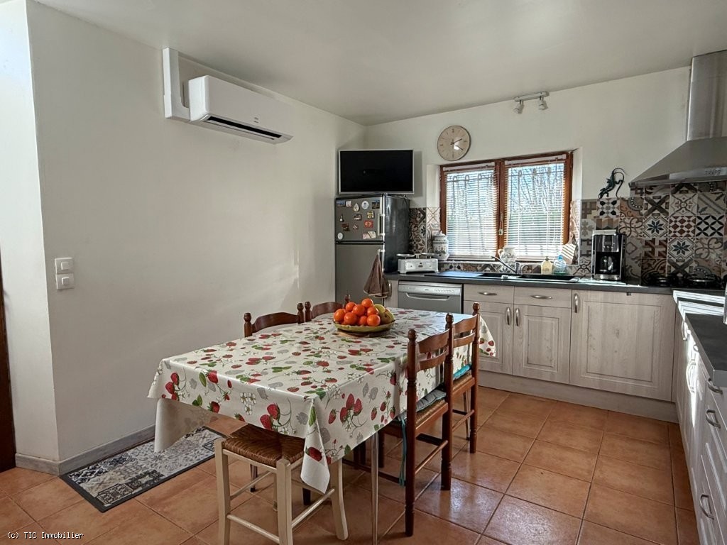 6 bedroom House in Verteuil-Sur-Charente, France – r7032