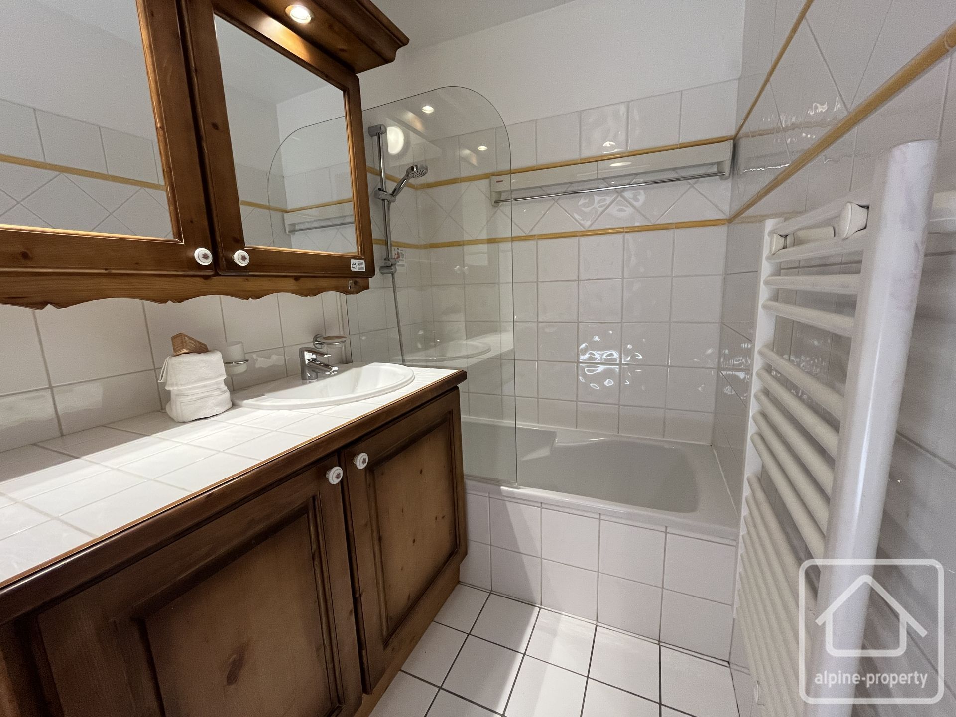 Furnished Apartment Under A Commercial Lease, With 2 Bedrooms, 2 Bathrooms, A Cellar, A Ski Locker, And A Parking Space. – ANCOLIELC