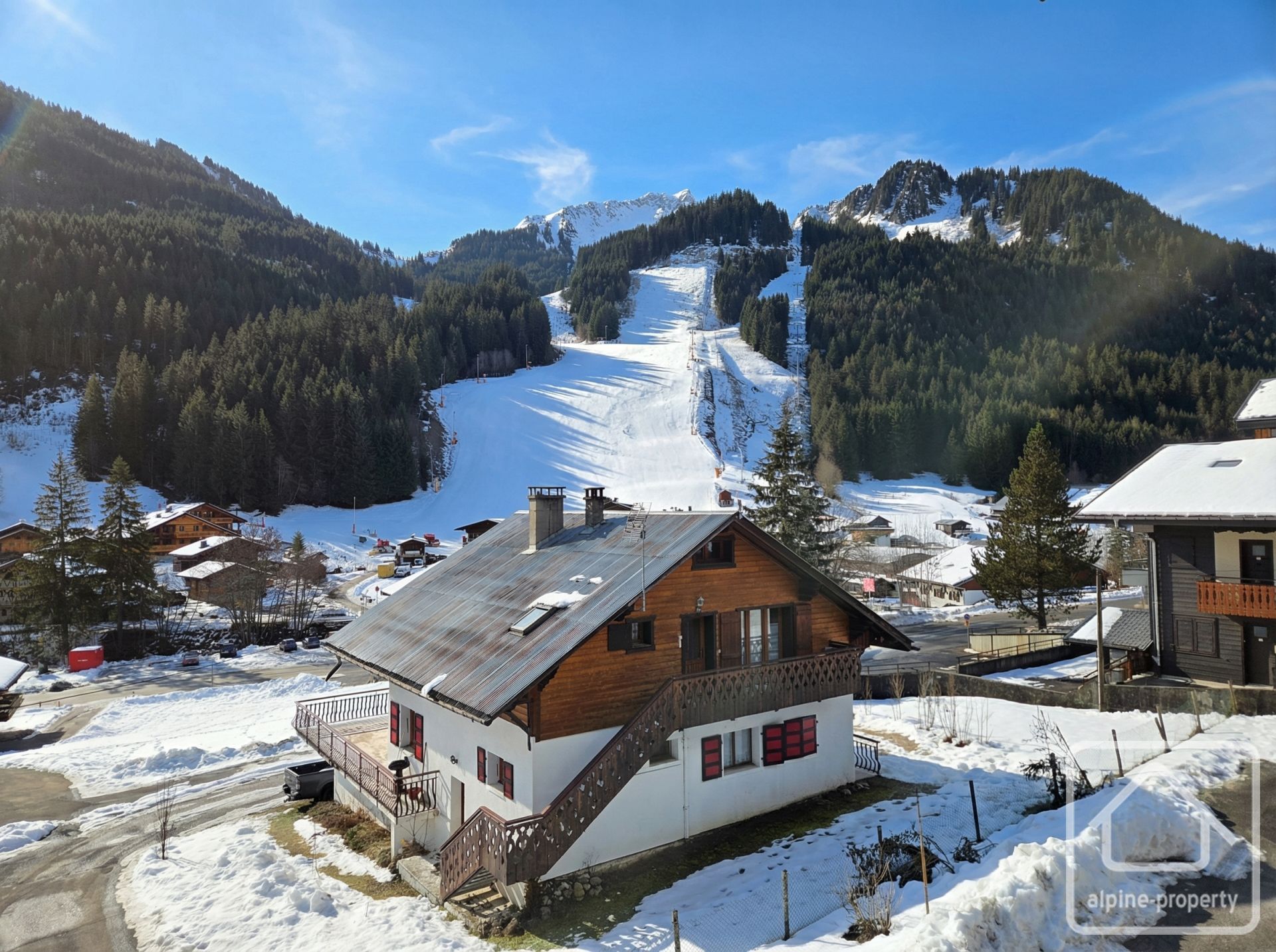 A Beautiful And Modern Semi Detached Chalet Within Easy Walking Distance Of The Main Chairlift. – PASCAL