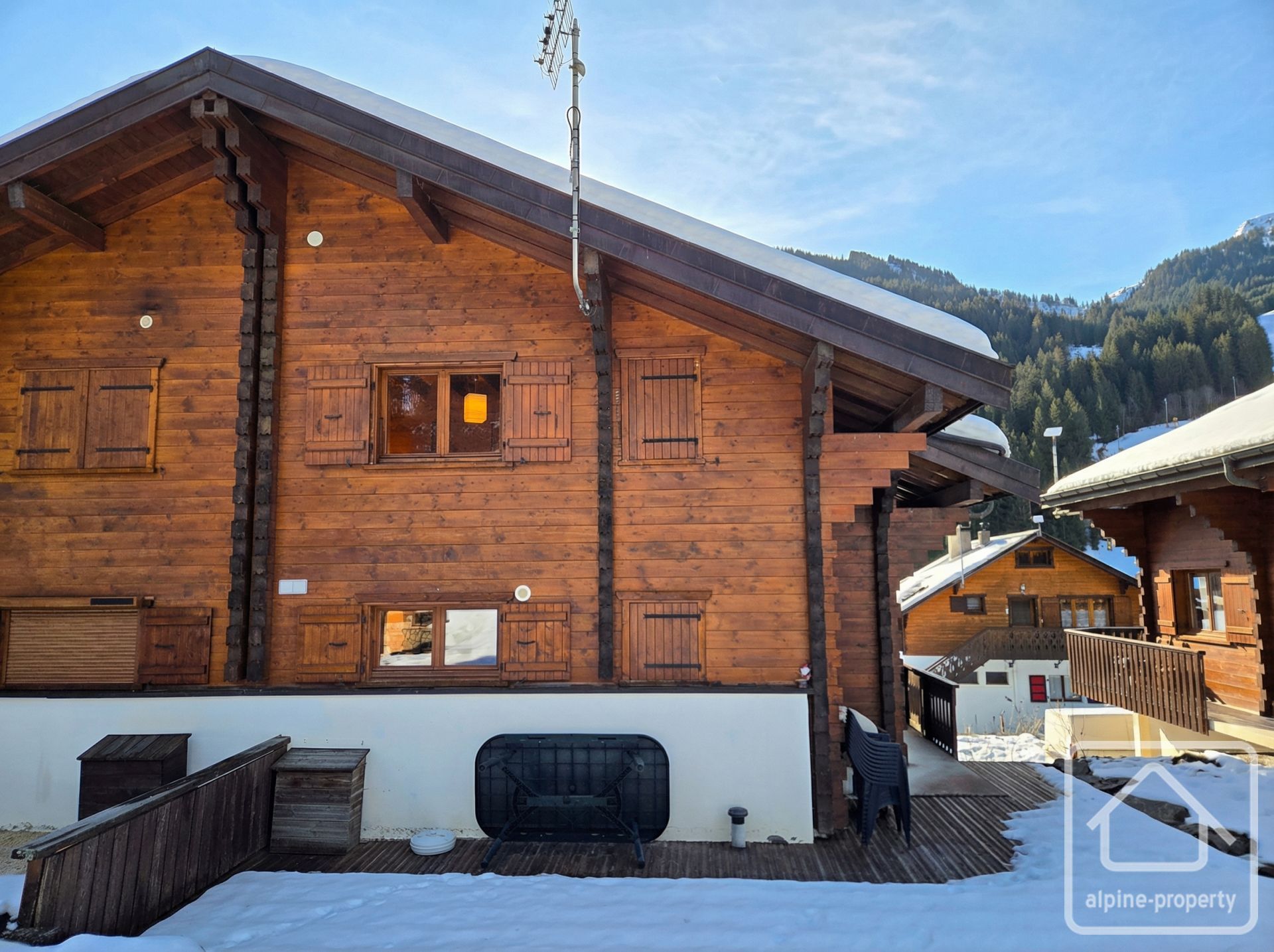 A Beautiful And Modern Semi Detached Chalet Within Easy Walking Distance Of The Main Chairlift. – PASCAL