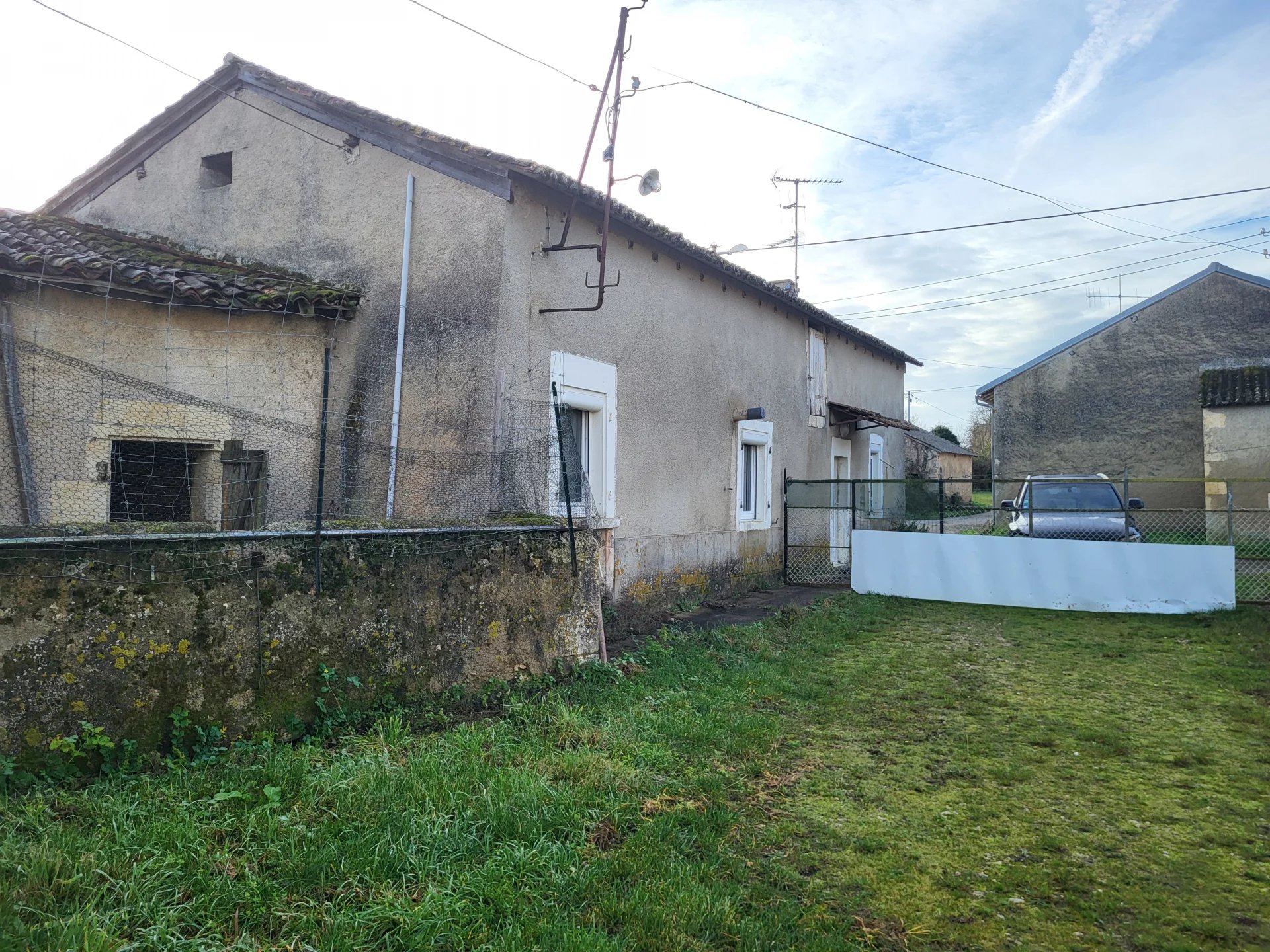 House, large outbuildings and 1.4ha of land, close to Saint Savin, Poitou-Charentes – France – BVI82359
