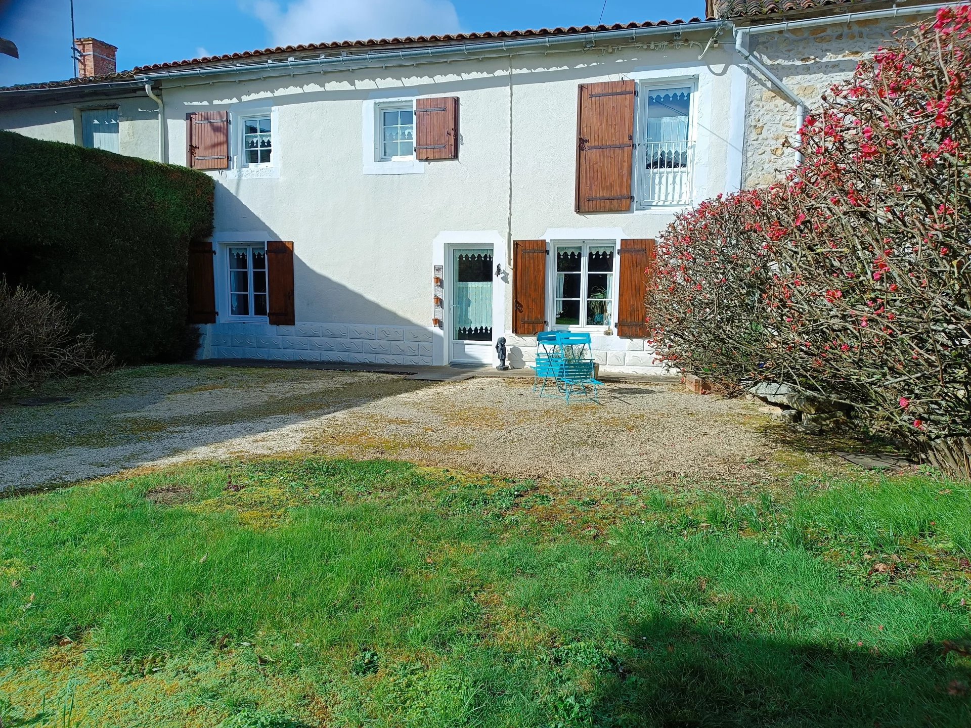 3 bedroom property with a gîte potential, close to amenities, Poitou-Charentes – France – BVI79758
