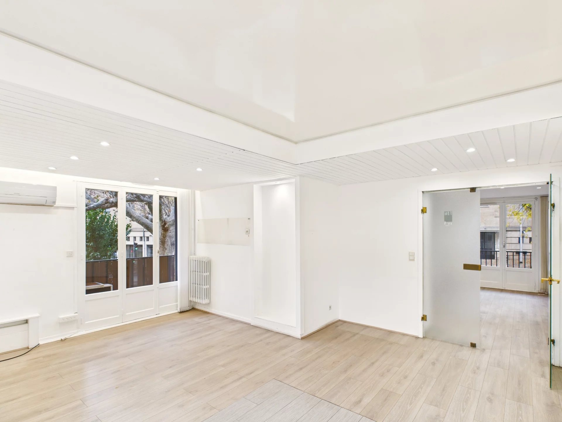 Apartment for sale, requiring renovation, located steps from the Rotonde in Aix-en-Provence., Provence-Alpes-Côte d’Azur – France – BVI83824