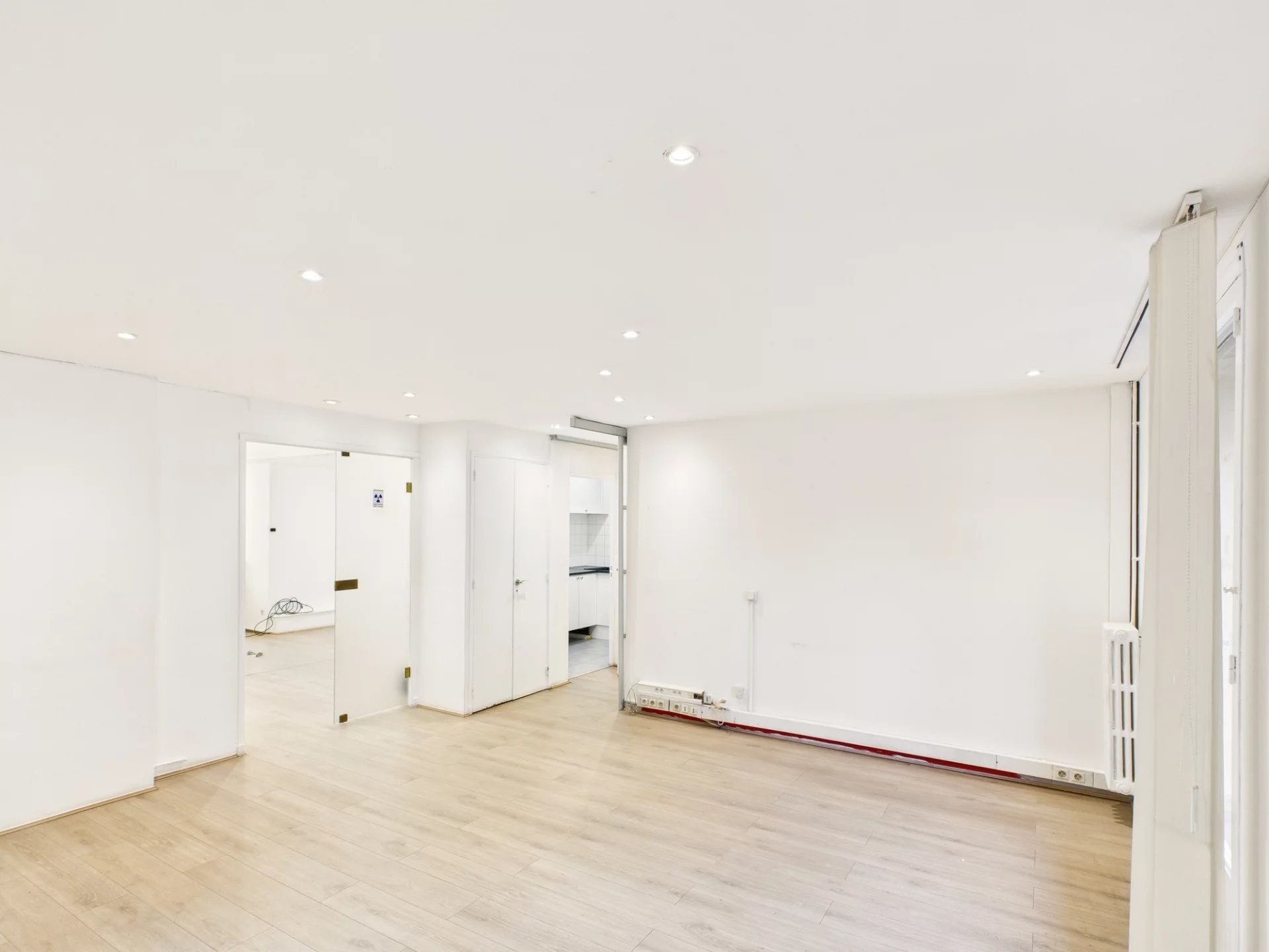 Apartment for sale, requiring renovation, located steps from the Rotonde in Aix-en-Provence., Provence-Alpes-Côte d’Azur – France – BVI83824