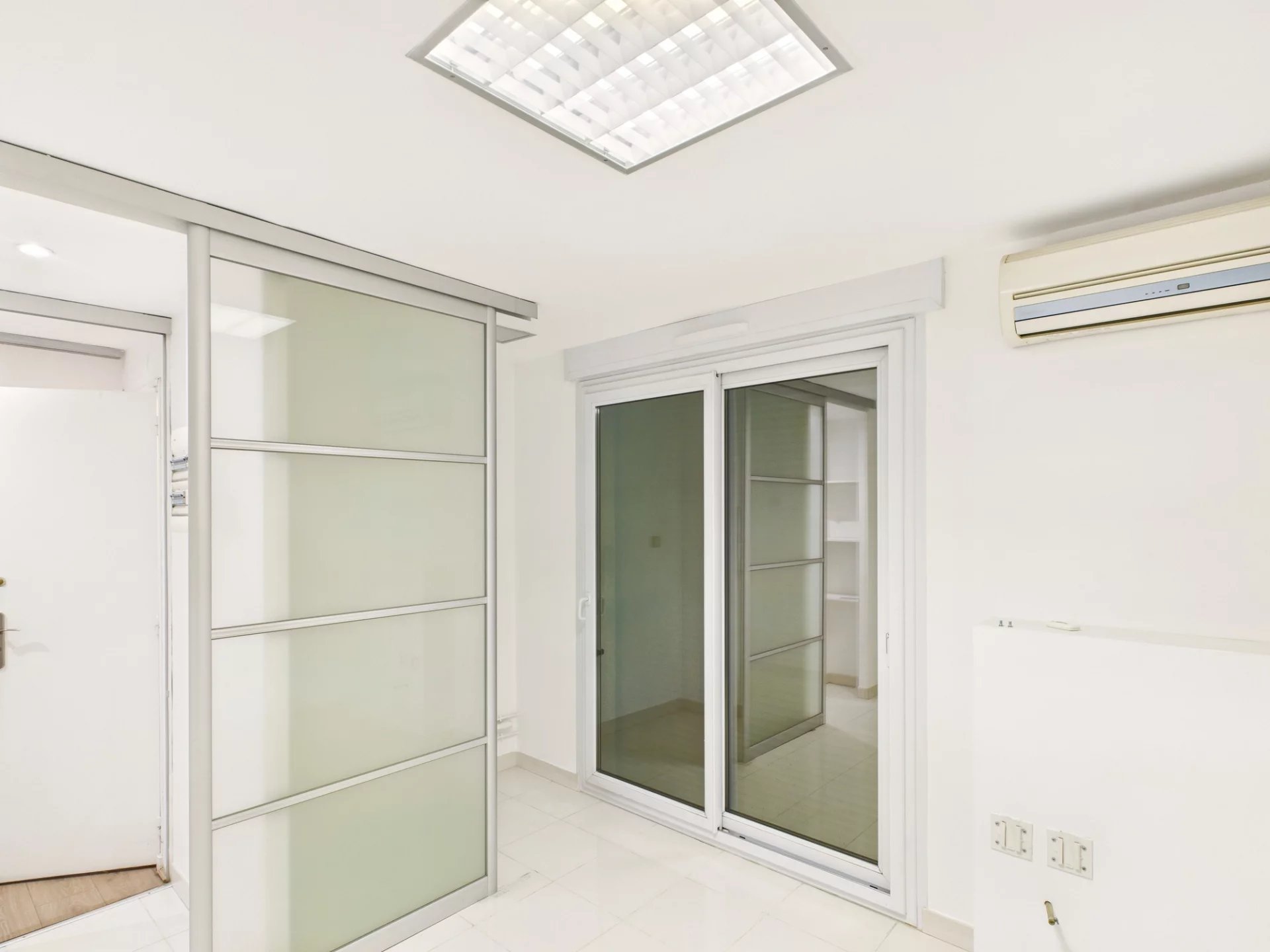 Apartment for sale, requiring renovation, located steps from the Rotonde in Aix-en-Provence., Provence-Alpes-Côte d’Azur – France – BVI83824