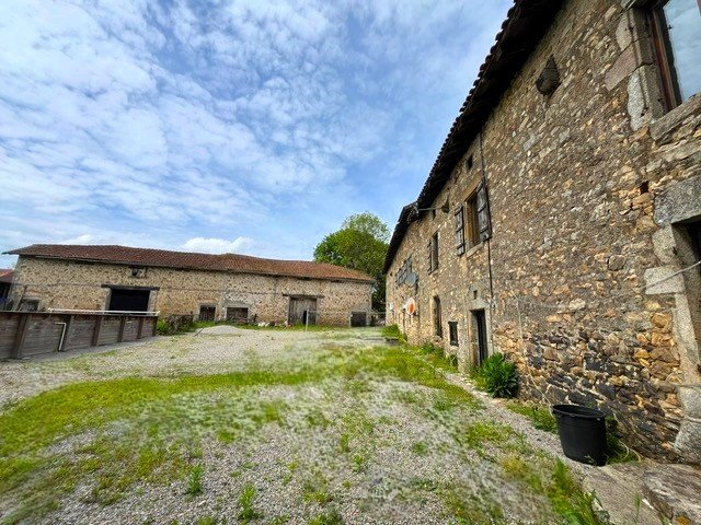 5 bedroom corps de ferme in Vayres, Haute-Vienne, France