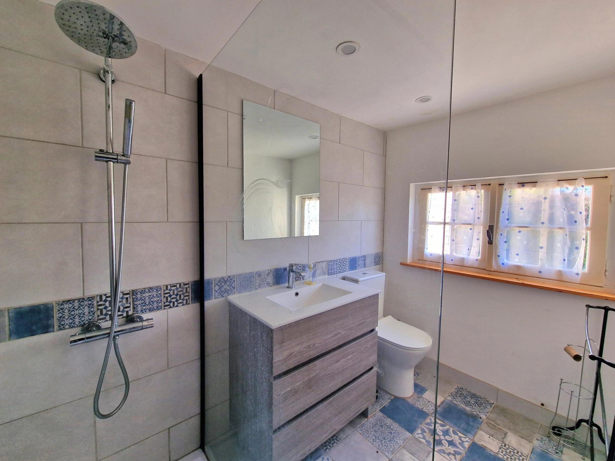 Stone Farmhouse with guest annex, lake and pool, Aquitaine – France – BVI79347