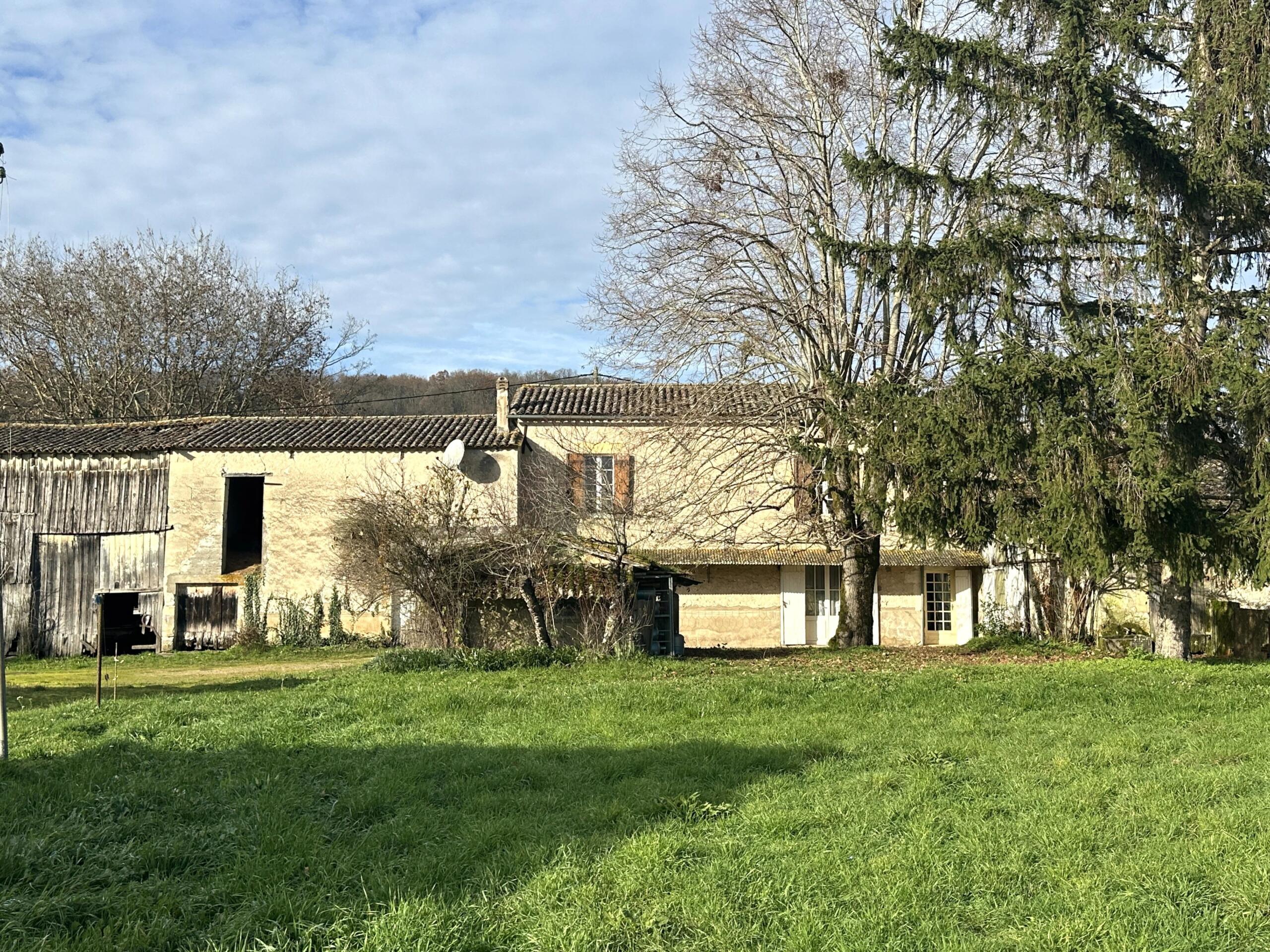 Old Farmhouse with Outbuildings and 3 Ha – Sainte-Foy-la-Grande Area, Aquitaine – France – BVI79175