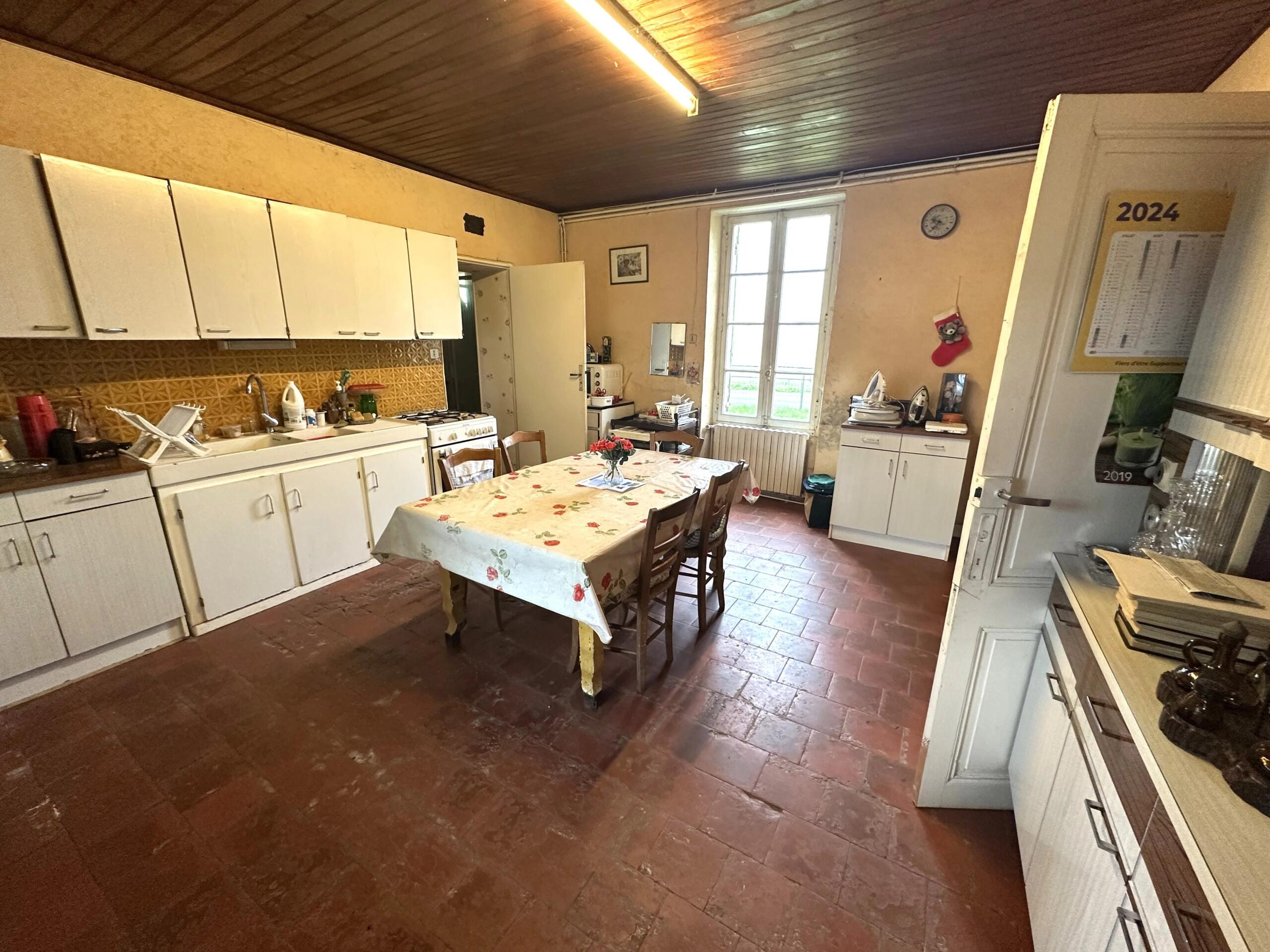 Old Farmhouse with Outbuildings and 3 Ha – Sainte-Foy-la-Grande Area, Aquitaine – France – BVI79175