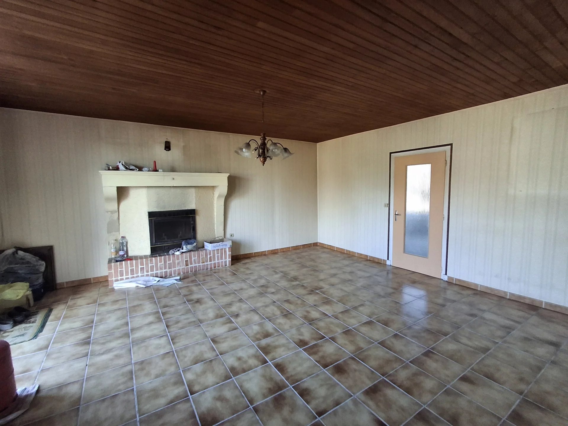 Village house to modernise with barn and outbuildings PLUS a separate cottage to renovate, Poitou-Charentes – France – BVI82516