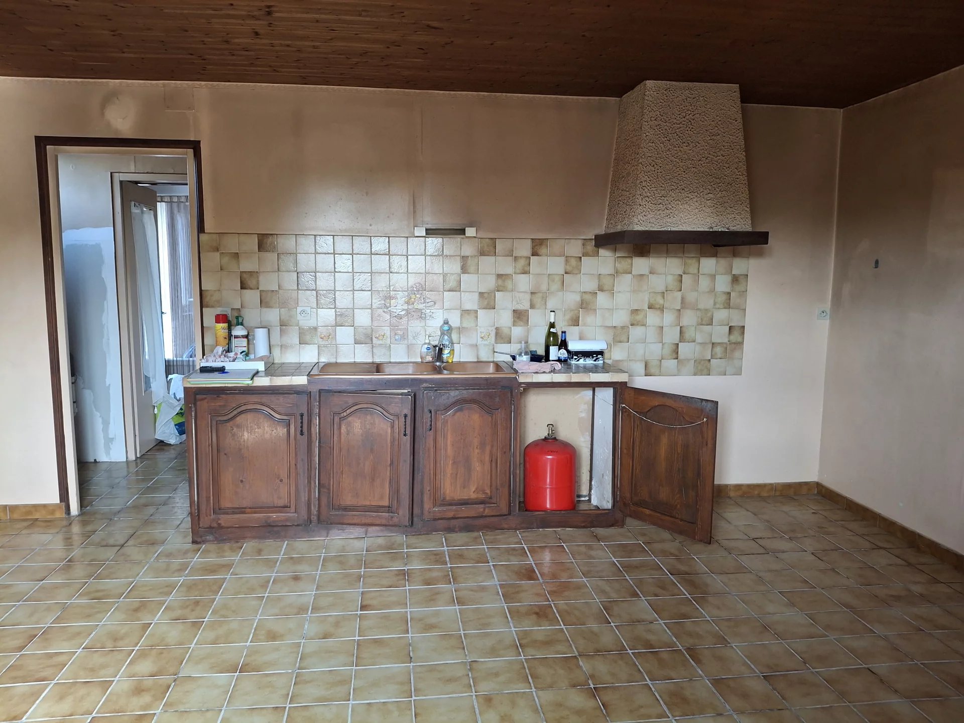 Village house to modernise with barn and outbuildings PLUS a separate cottage to renovate, Poitou-Charentes – France – BVI82516