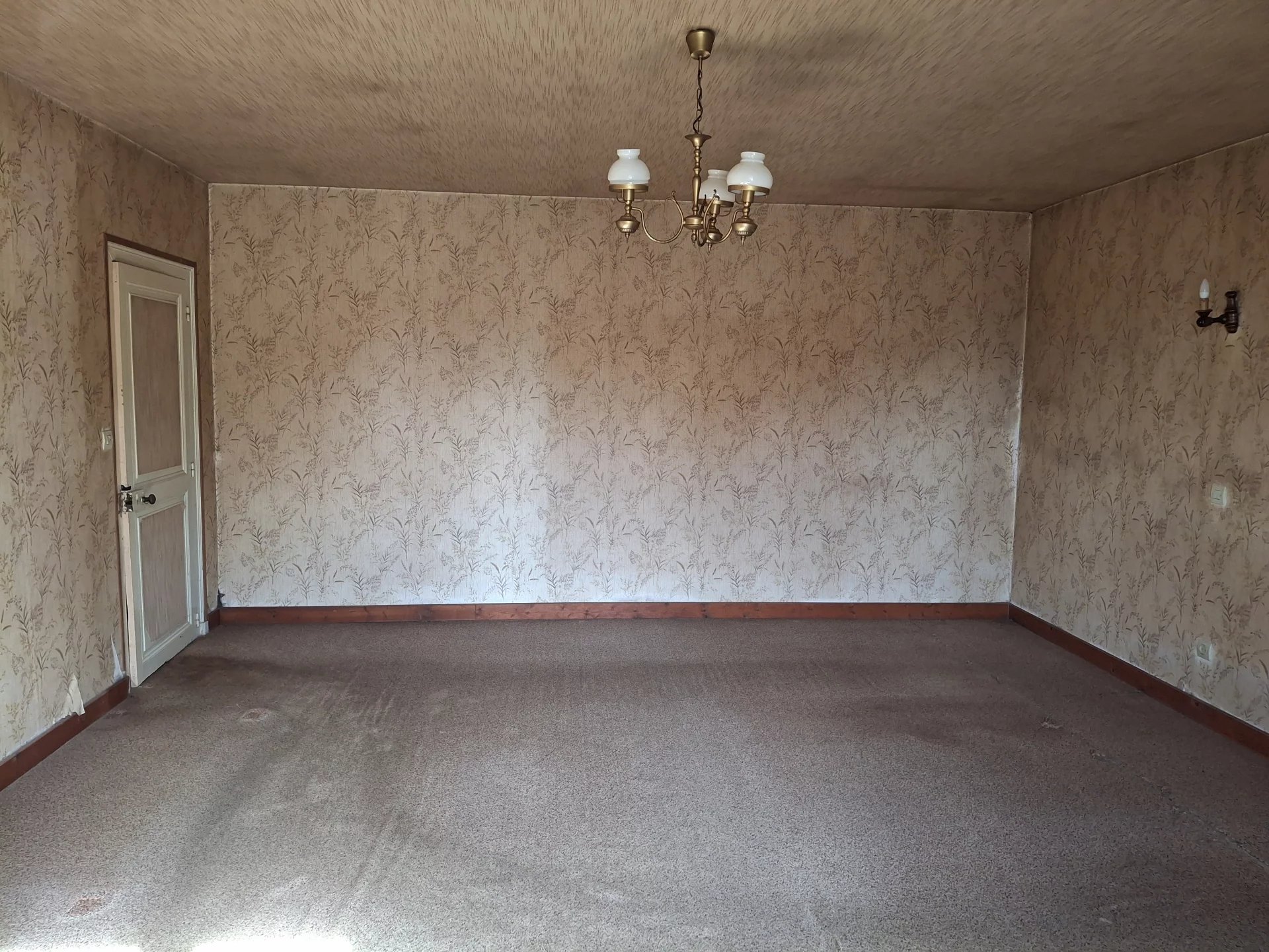 Village house to modernise with barn and outbuildings PLUS a separate cottage to renovate, Poitou-Charentes – France – BVI82516