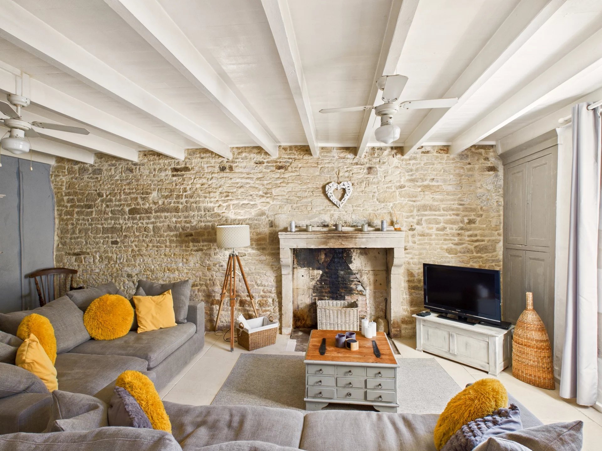 Charming Stone House with Three Bedrooms and Two Bathrooms, Poitou-Charentes – France – BVI83714