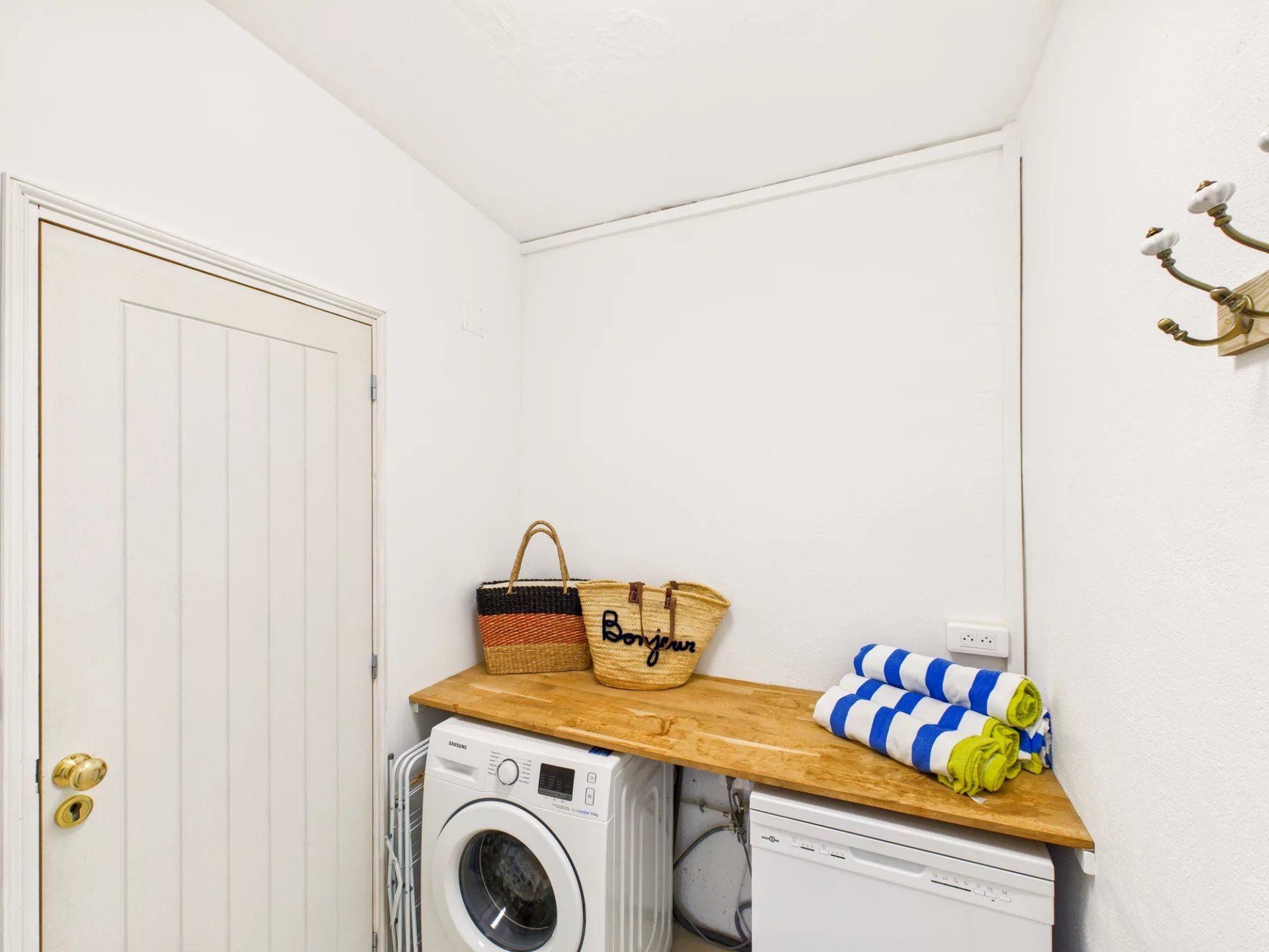 Charming Stone House with Three Bedrooms and Two Bathrooms, Poitou-Charentes – France – BVI83714