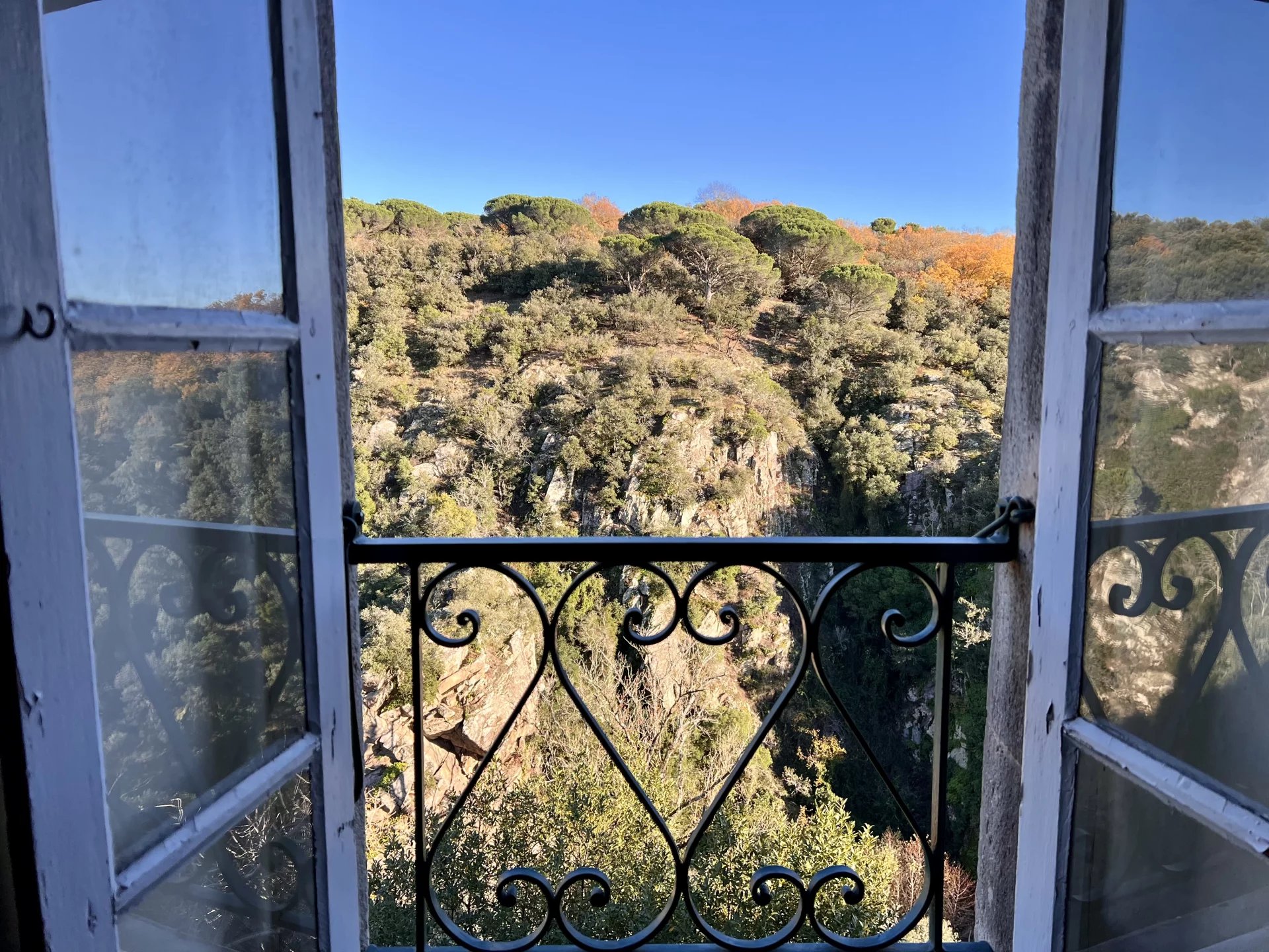 An historic hideaway with remarkable view, Languedoc-Roussillon – France – BVI83792