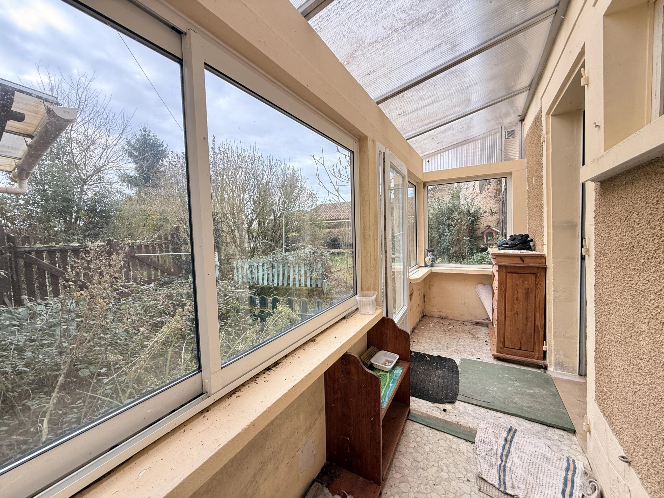 Renovation project with 2 bedrooms, outbuildings, and a garage, Poitou-Charentes – France – BVI83869