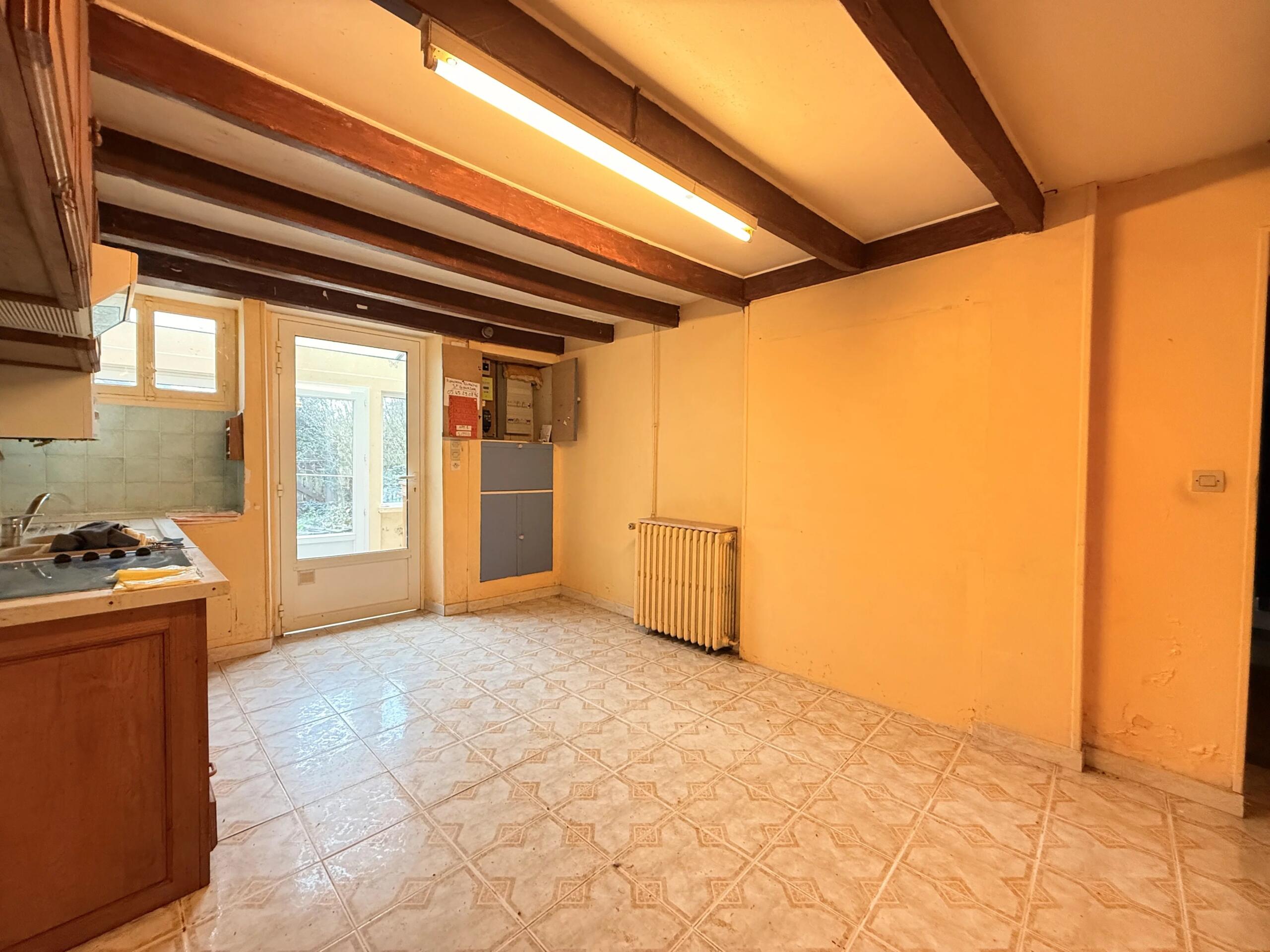 Renovation project with 2 bedrooms, outbuildings, and a garage, Poitou-Charentes – France – BVI83869