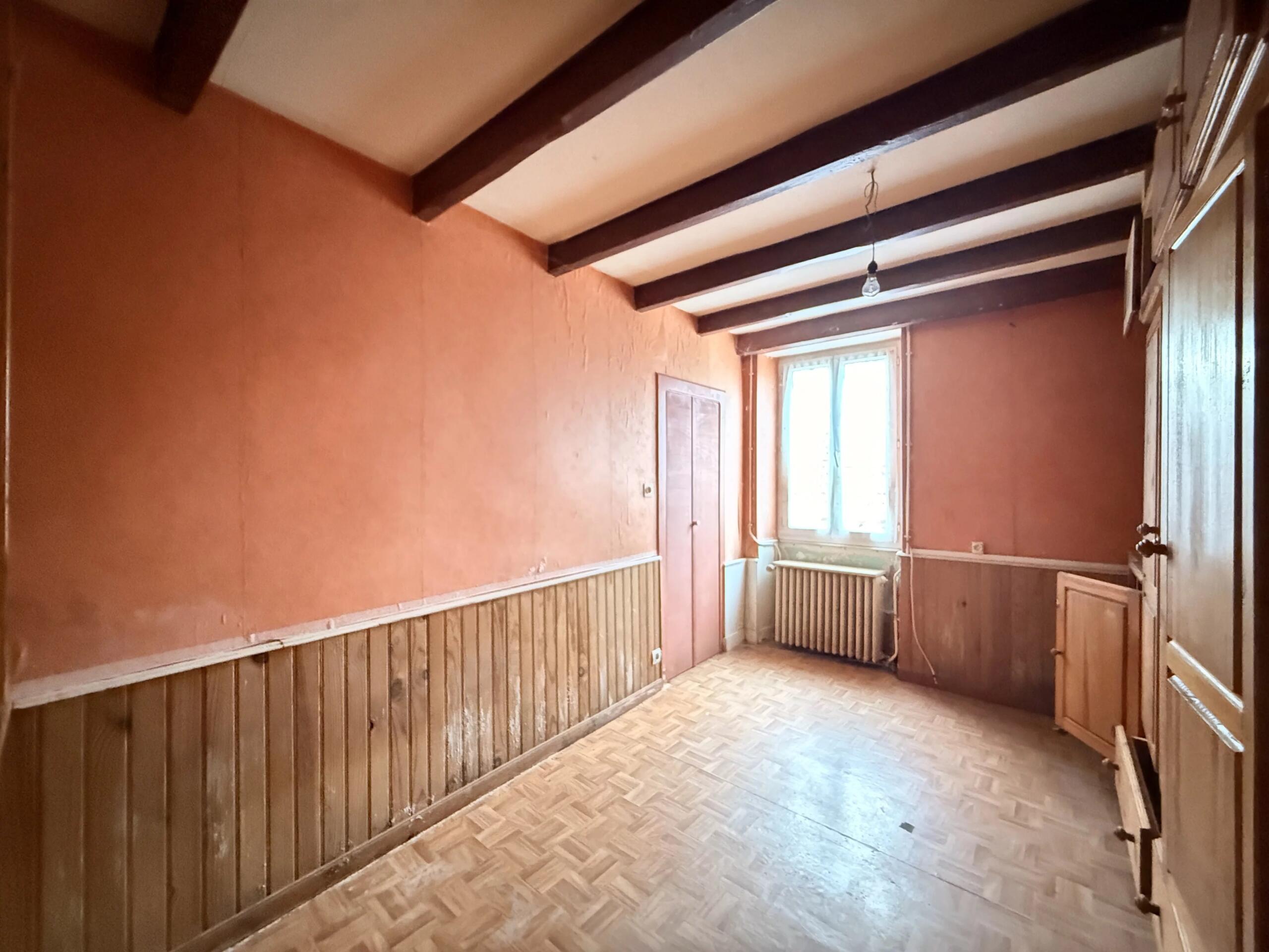 Renovation project with 2 bedrooms, outbuildings, and a garage, Poitou-Charentes – France – BVI83869