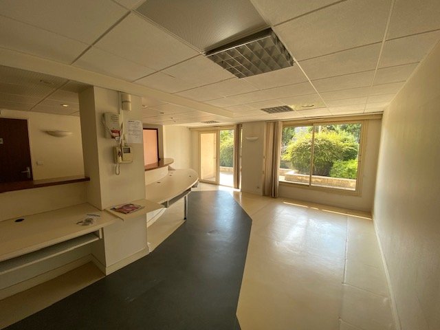 bureau in Brive La Gaillarde, Corrèze, France – 3250607459274F4A