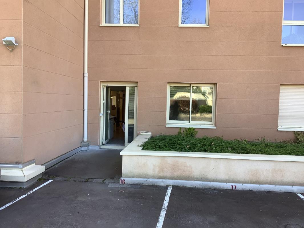 bureau in Brive La Gaillarde, Corrèze, France – 3250607459274F4A