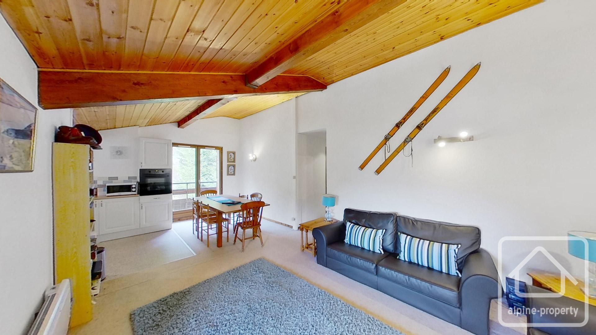 A Spacious Duplex Apartment In A Sought After Location In The Petit Chatel Area Of The Village. – APTYETI6