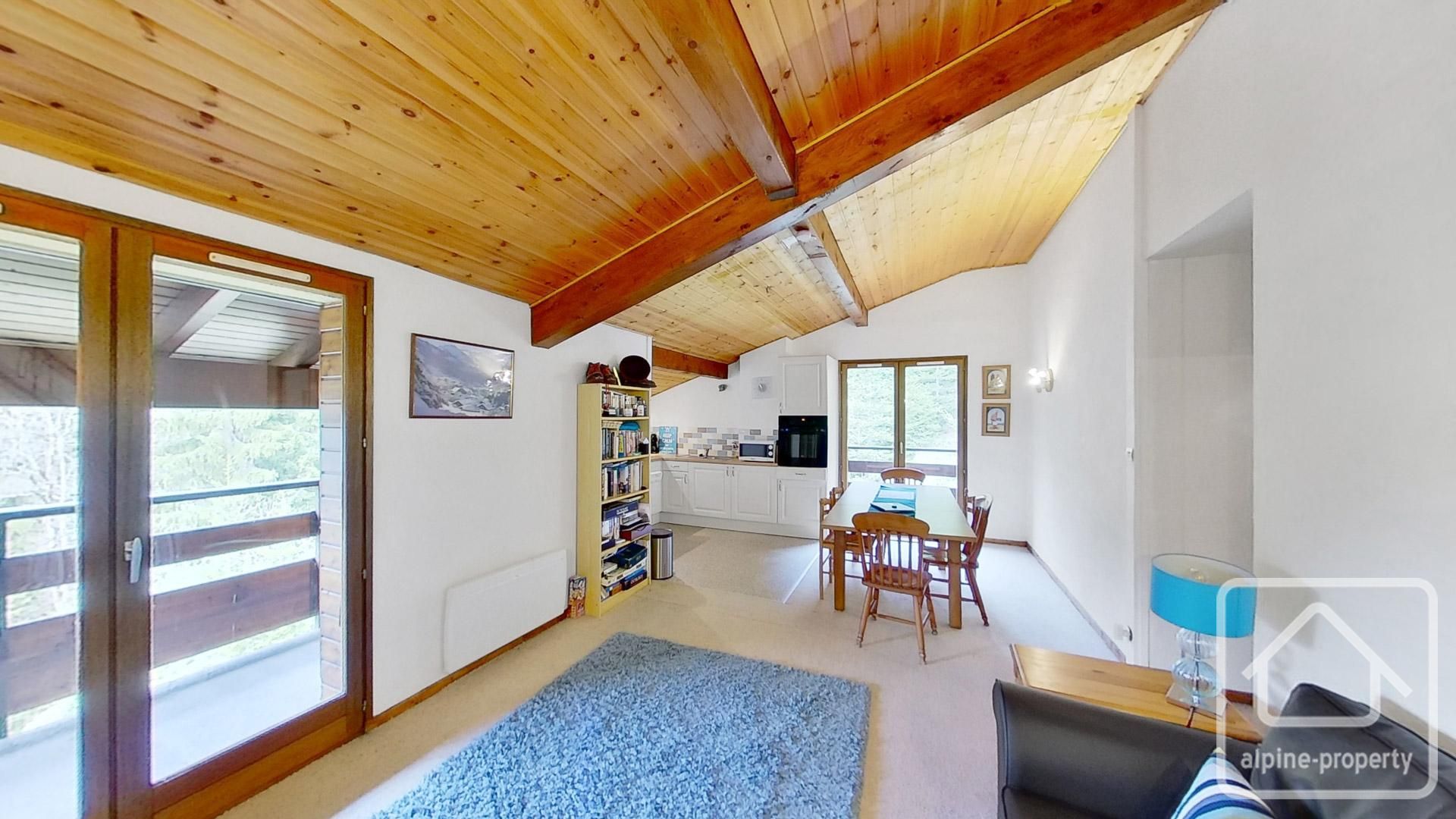A Spacious Duplex Apartment In A Sought After Location In The Petit Chatel Area Of The Village. – APTYETI6