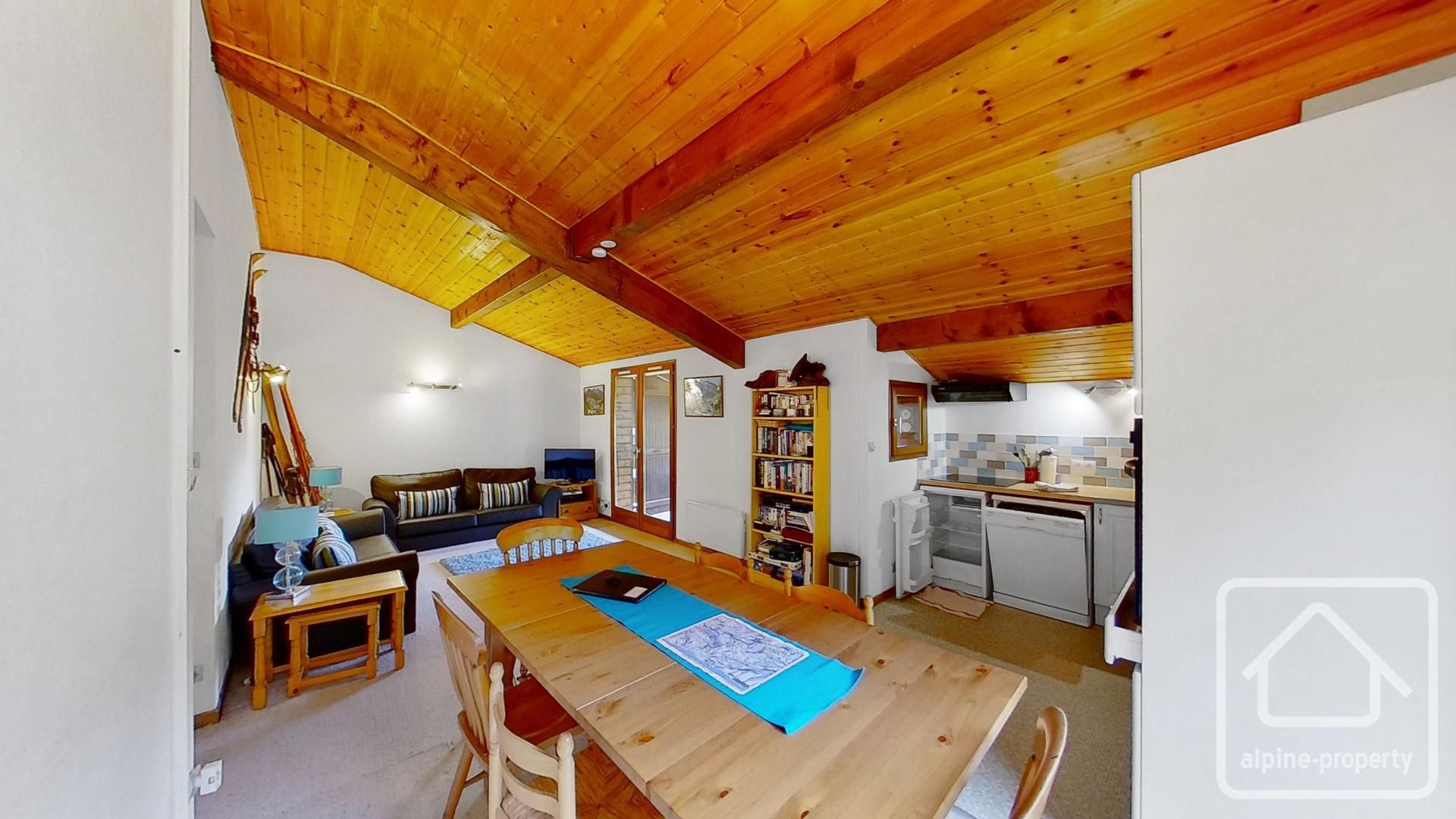 A Spacious Duplex Apartment In A Sought After Location In The Petit Chatel Area Of The Village. – APTYETI6