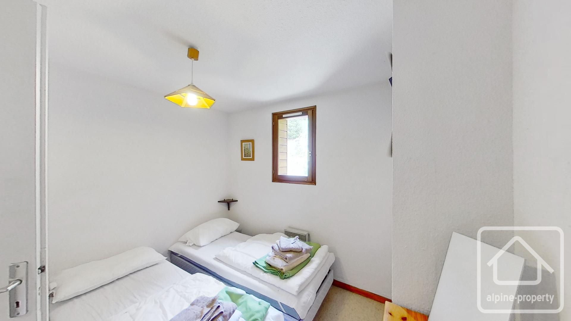 A Spacious Duplex Apartment In A Sought After Location In The Petit Chatel Area Of The Village. – APTYETI6