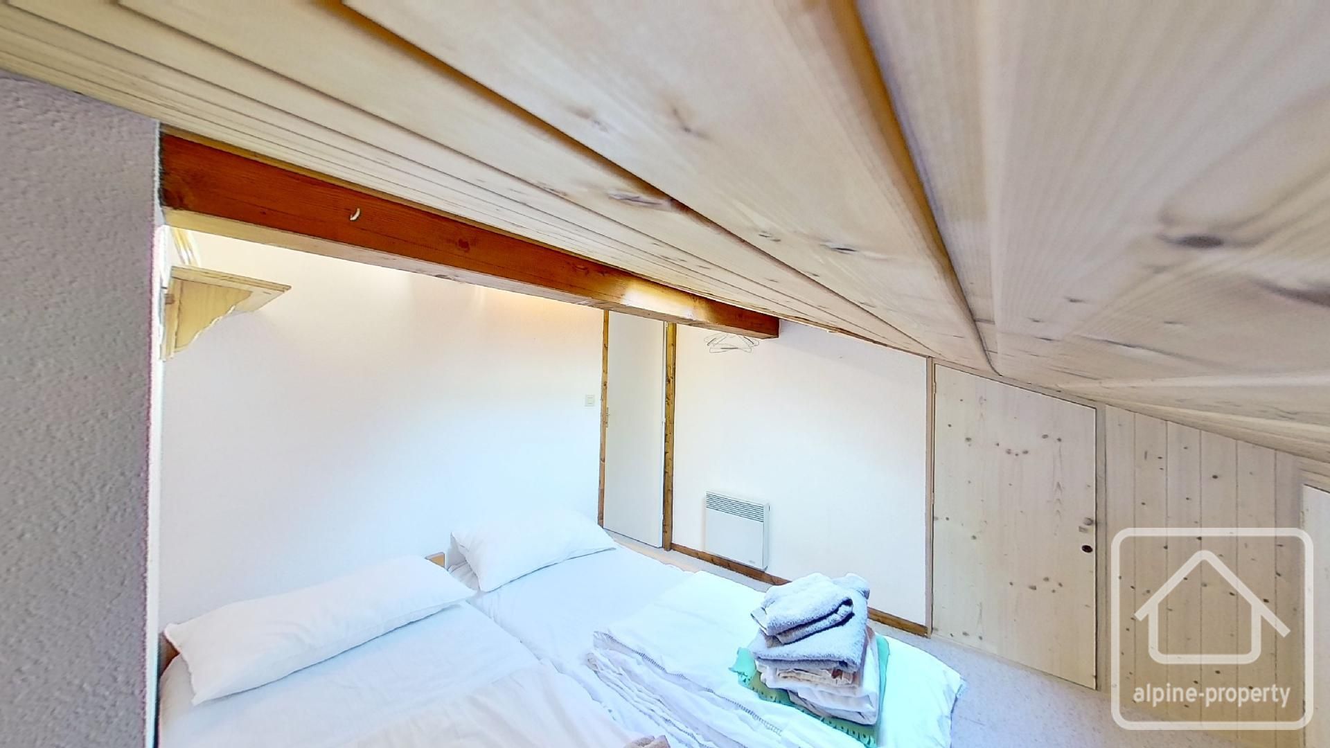 A Spacious Duplex Apartment In A Sought After Location In The Petit Chatel Area Of The Village. – APTYETI6