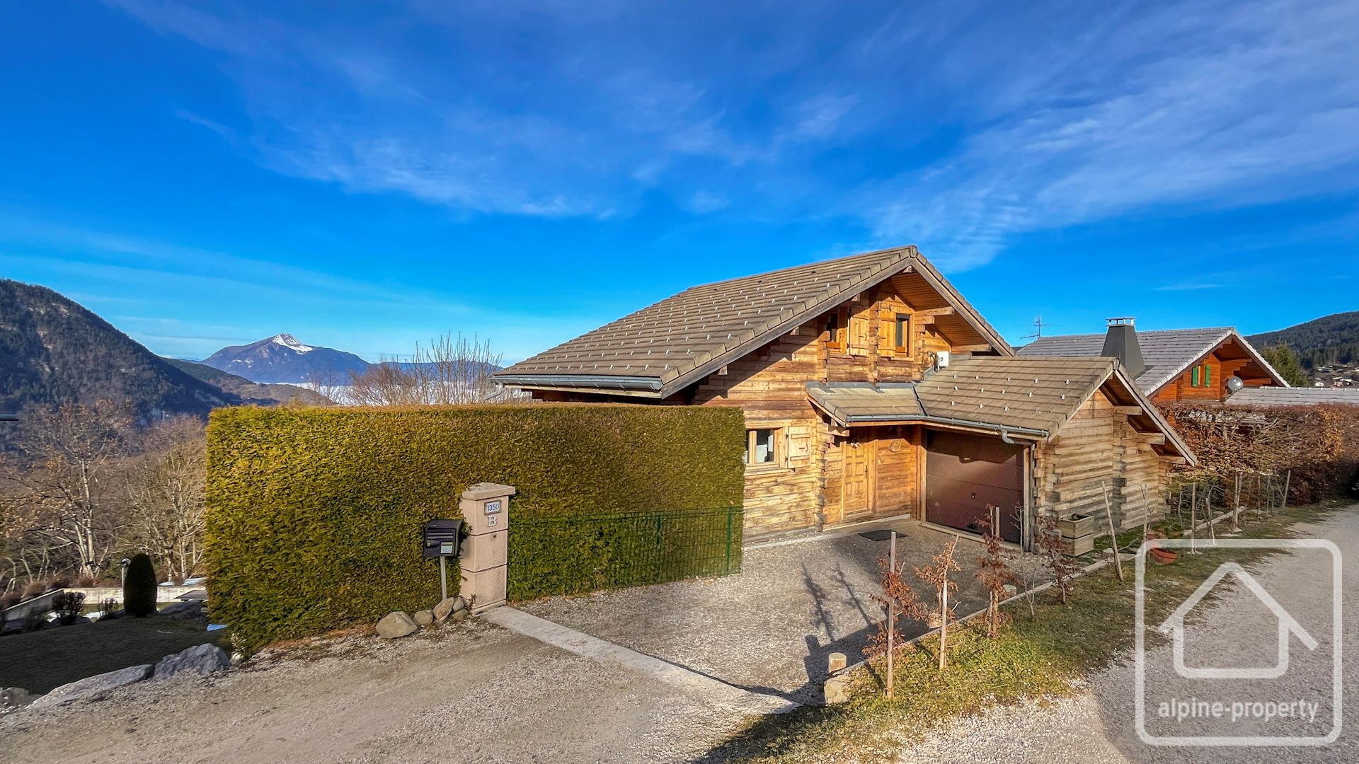 Renovated Chalet, 4 Bedrooms, 2 Bathrooms, Panoramic View, South-west Facing, Garage And Garden. – OXALIS