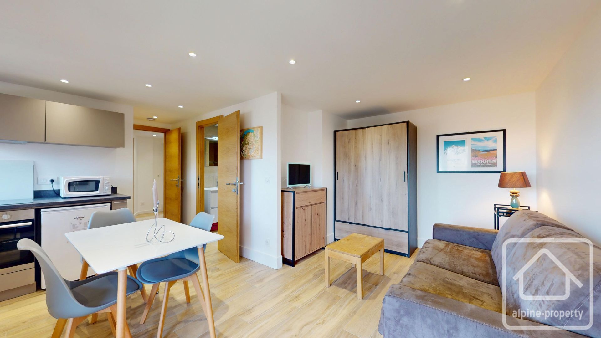 Renovated Chalet, 4 Bedrooms, 2 Bathrooms, Panoramic View, South-west Facing, Garage And Garden. – OXALIS