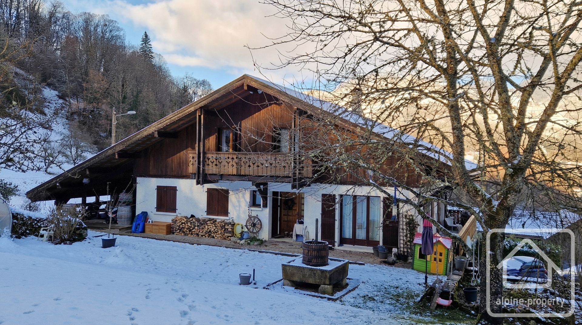 A Property In A Peaceful Setting With Generous Living Space Across Three Apartments, Ideal For Family And/or Rental Use. – TRELACHAUD