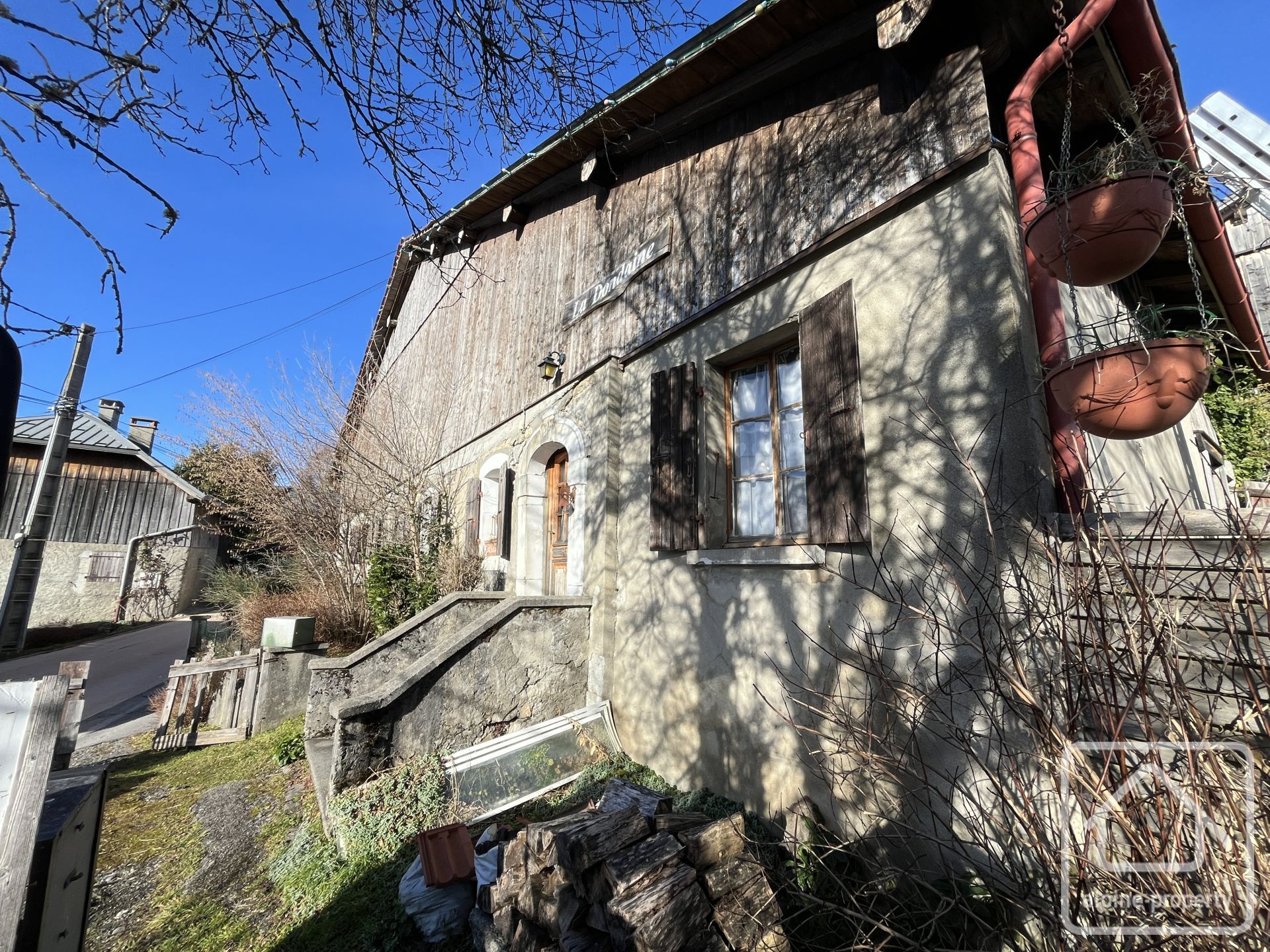 300m2 Farmhouse, Including 90m2 Of Living Space, 2 Bedrooms, Double Garage, And Garden. – DONDAINE