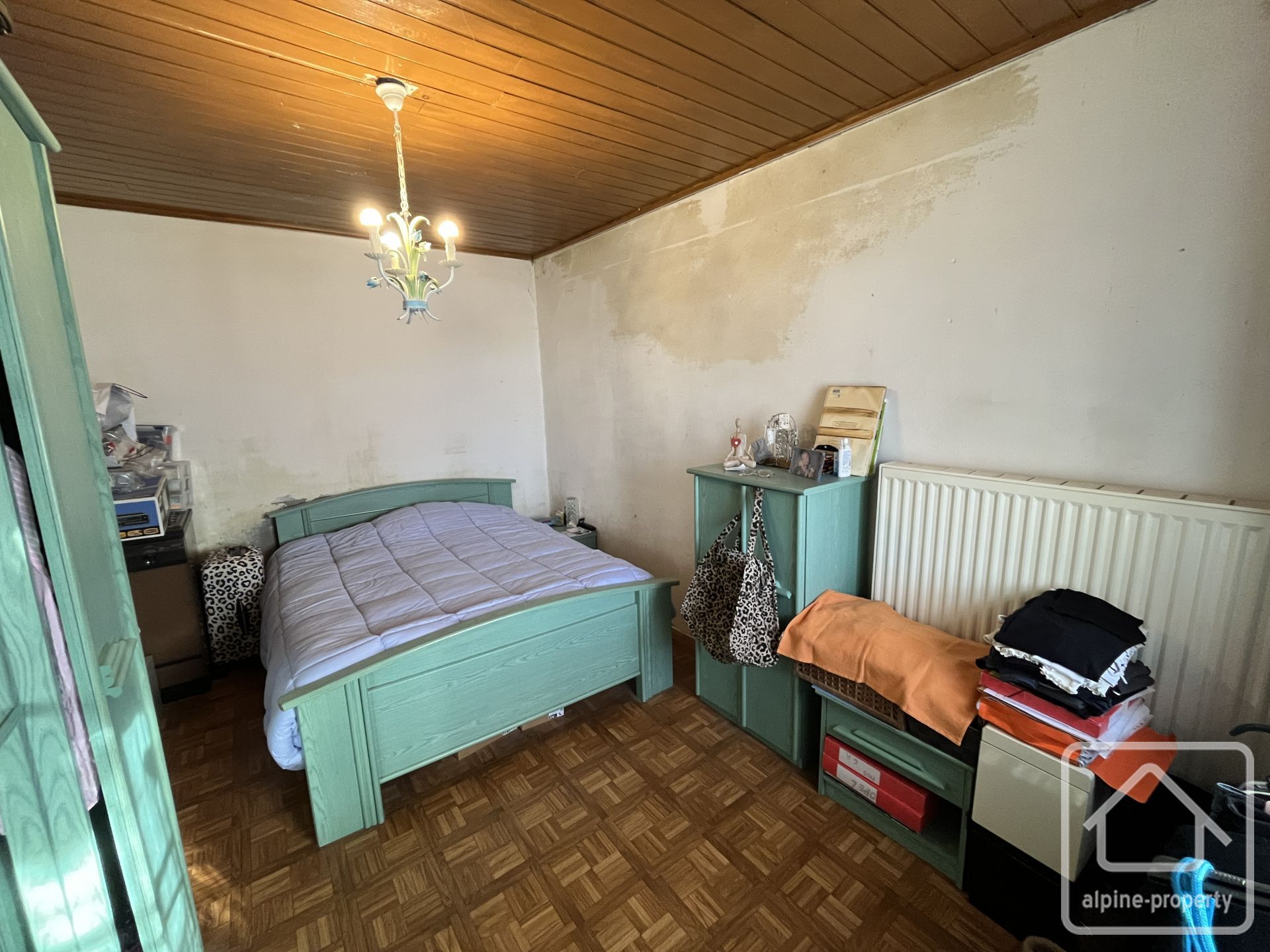 300m2 Farmhouse, Including 90m2 Of Living Space, 2 Bedrooms, Double Garage, And Garden. – DONDAINE