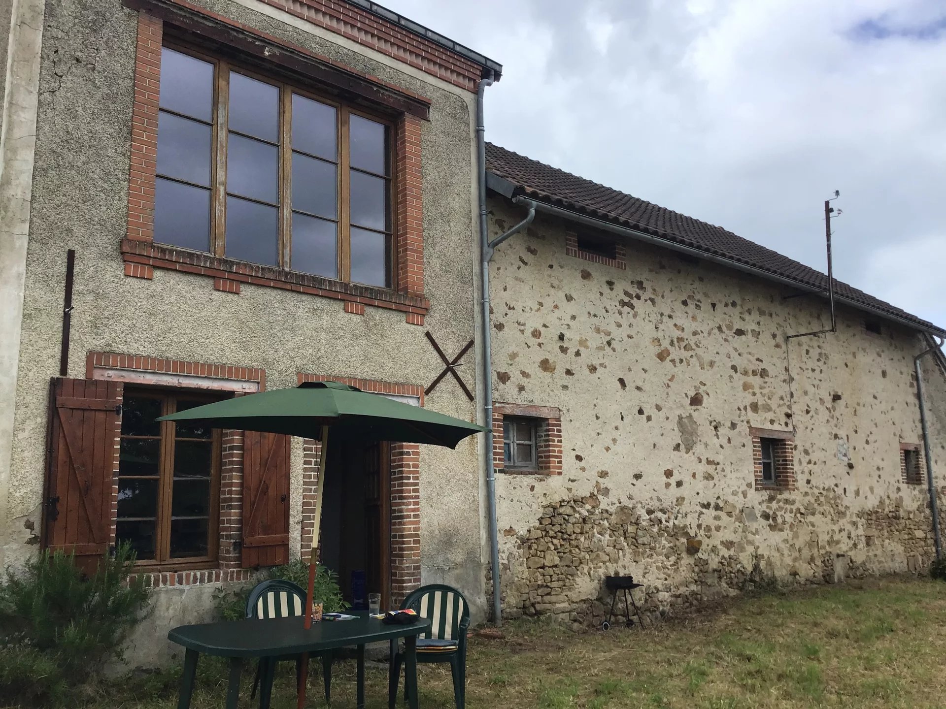 Partially renovated house and barn to complete, Limousin – France – BVI76406