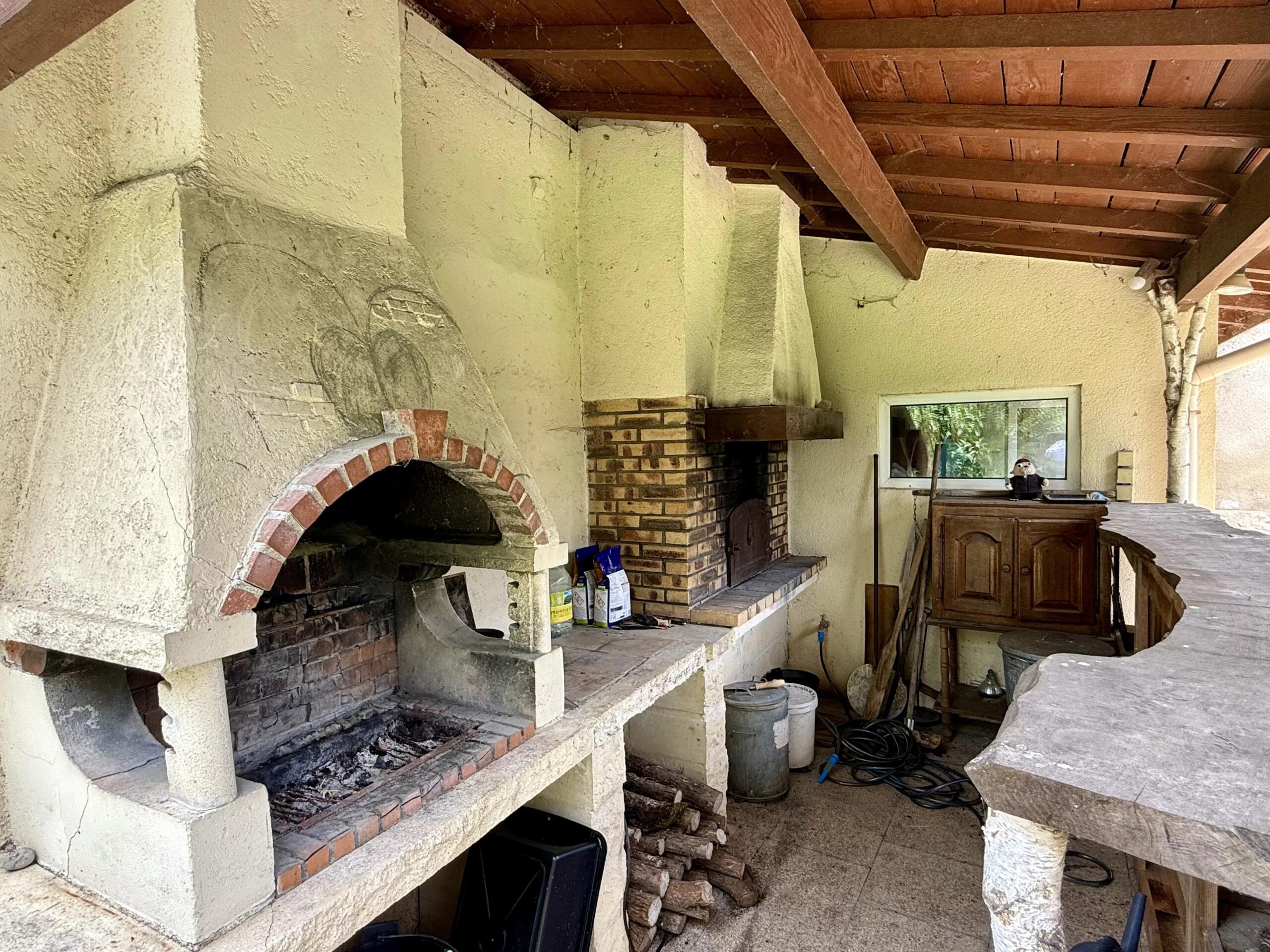 Countryside Farmhouse with Outbuildings and Over 1 Hectare of Land, Aquitaine – France – BVI78382