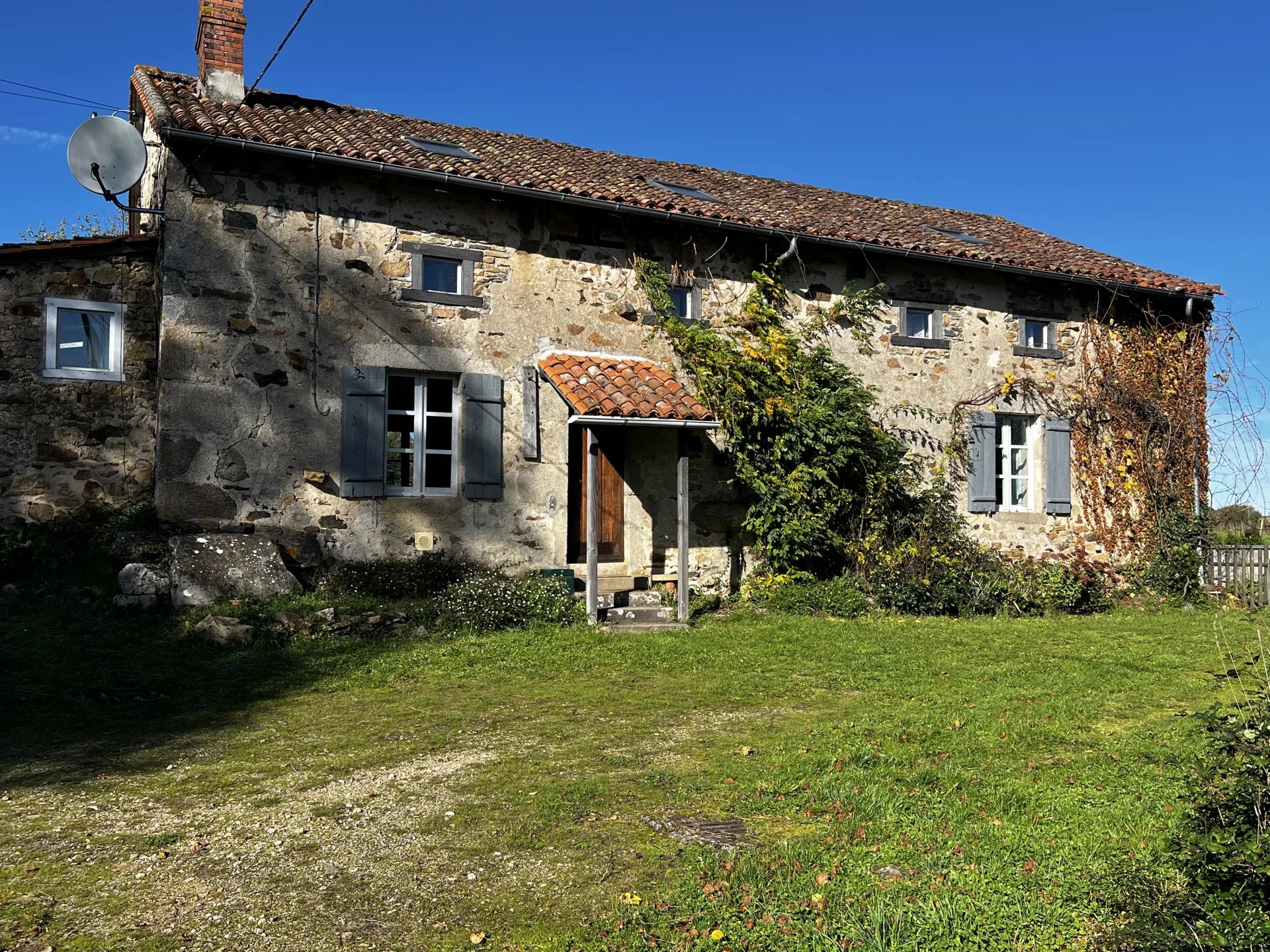 Perfect stone house in an idyllic location with a pool, Limousin – France – BVI83349